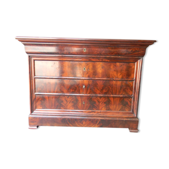 Mahogany chest of drawers of the nineteenth century