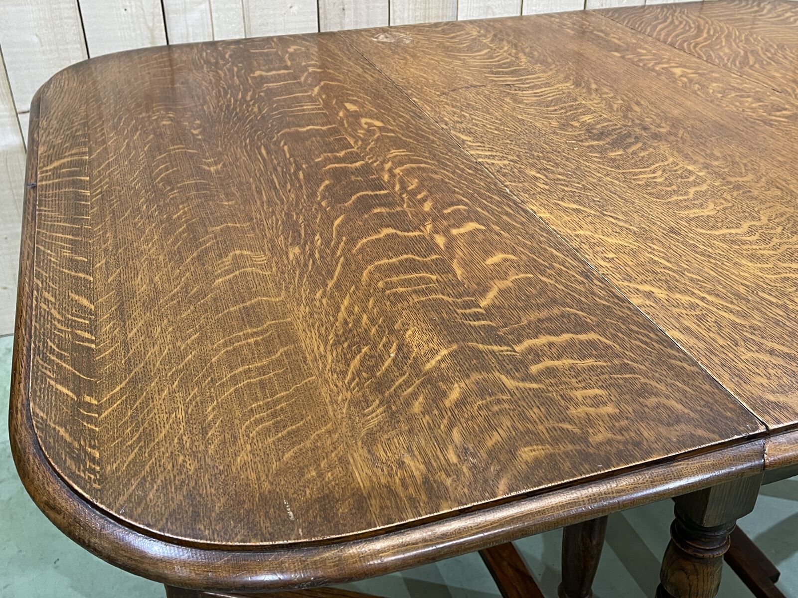 English folding table called -Gateleg- oak from the 1930s
