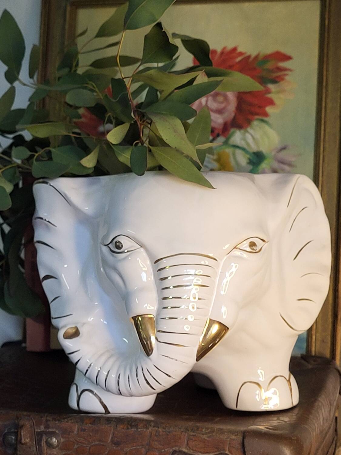 Elephant plant pot