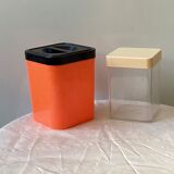 Paire de boîtes en plastique vintage