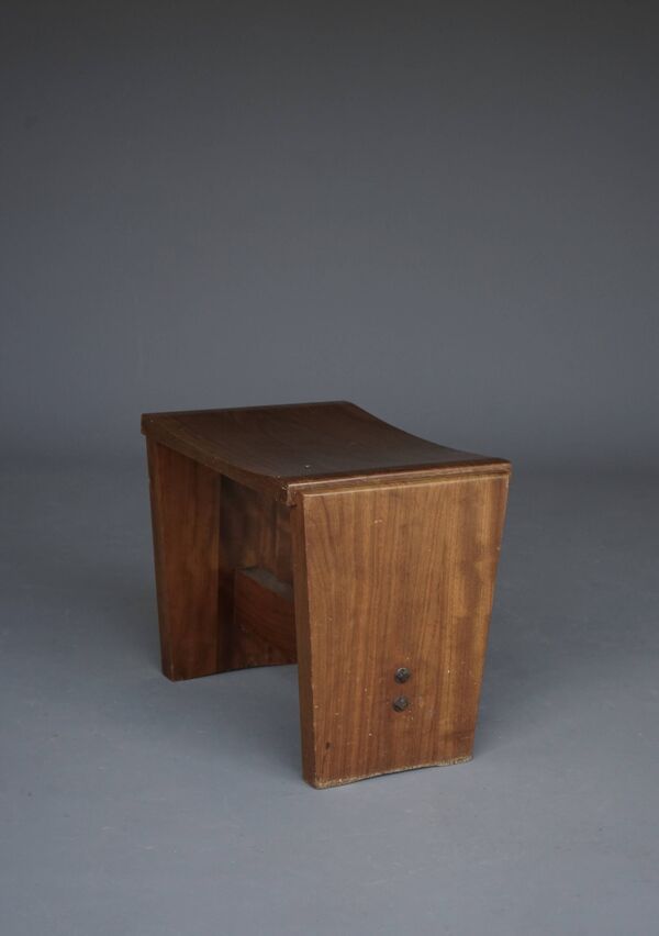 Tabouret d'église des années 50 en noyer