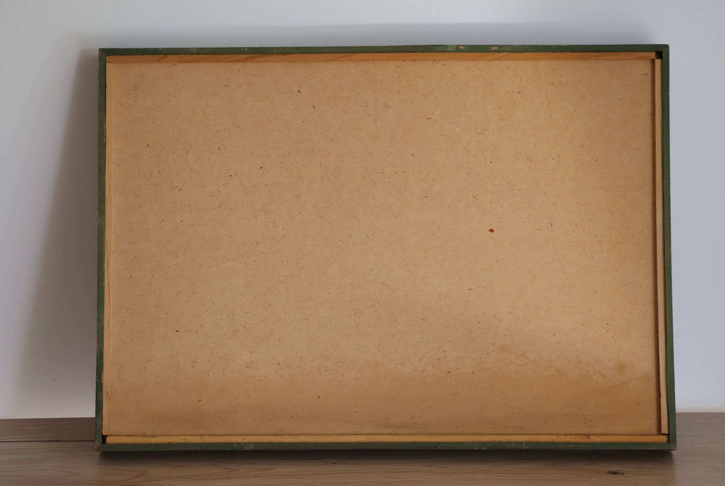 Wooden serving tray with fruit decor in green color