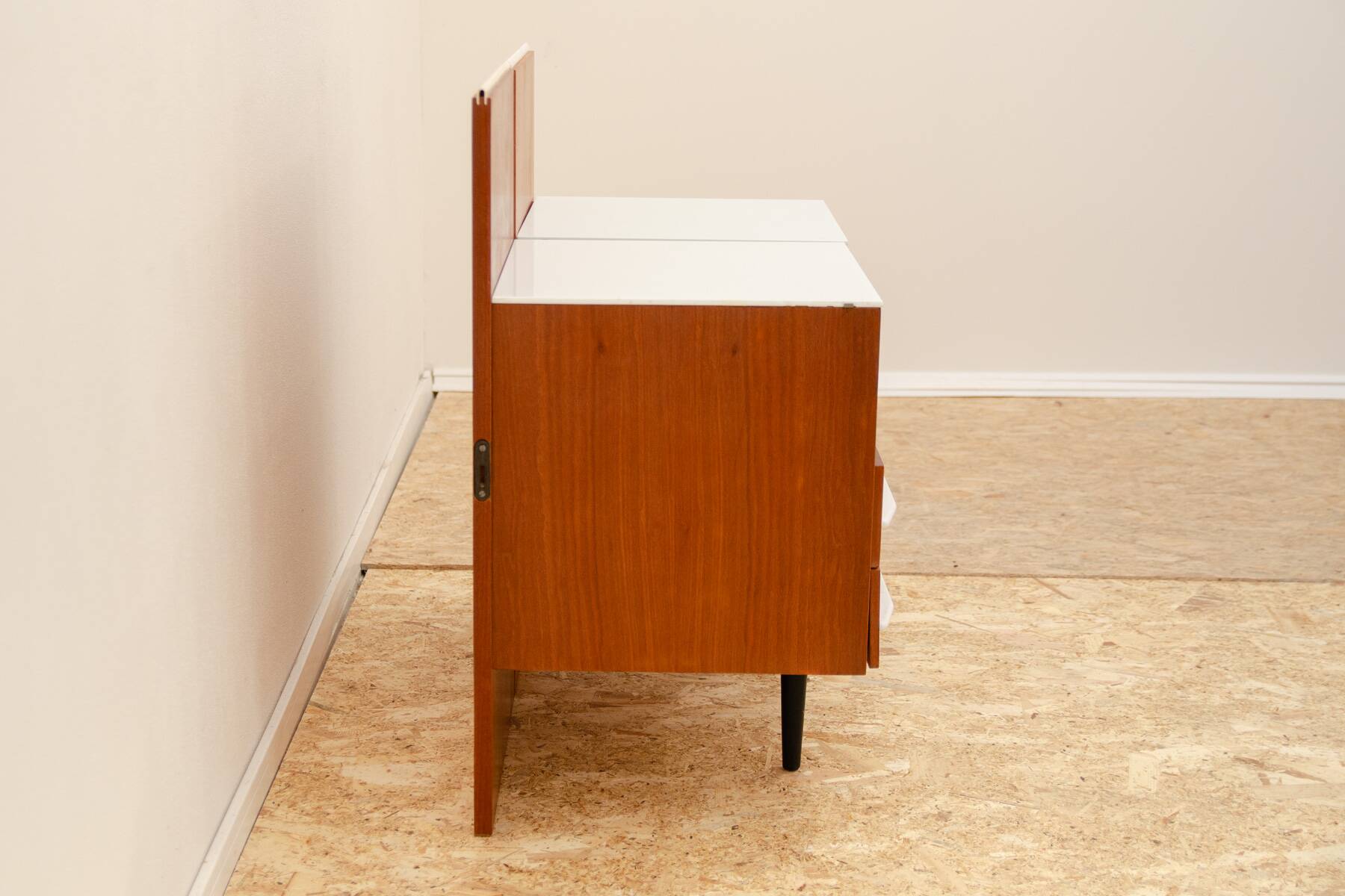 Paire de tables de chevet entièrement rénovées par Mojmír Požár, années 1960, Tchécoslovaquie