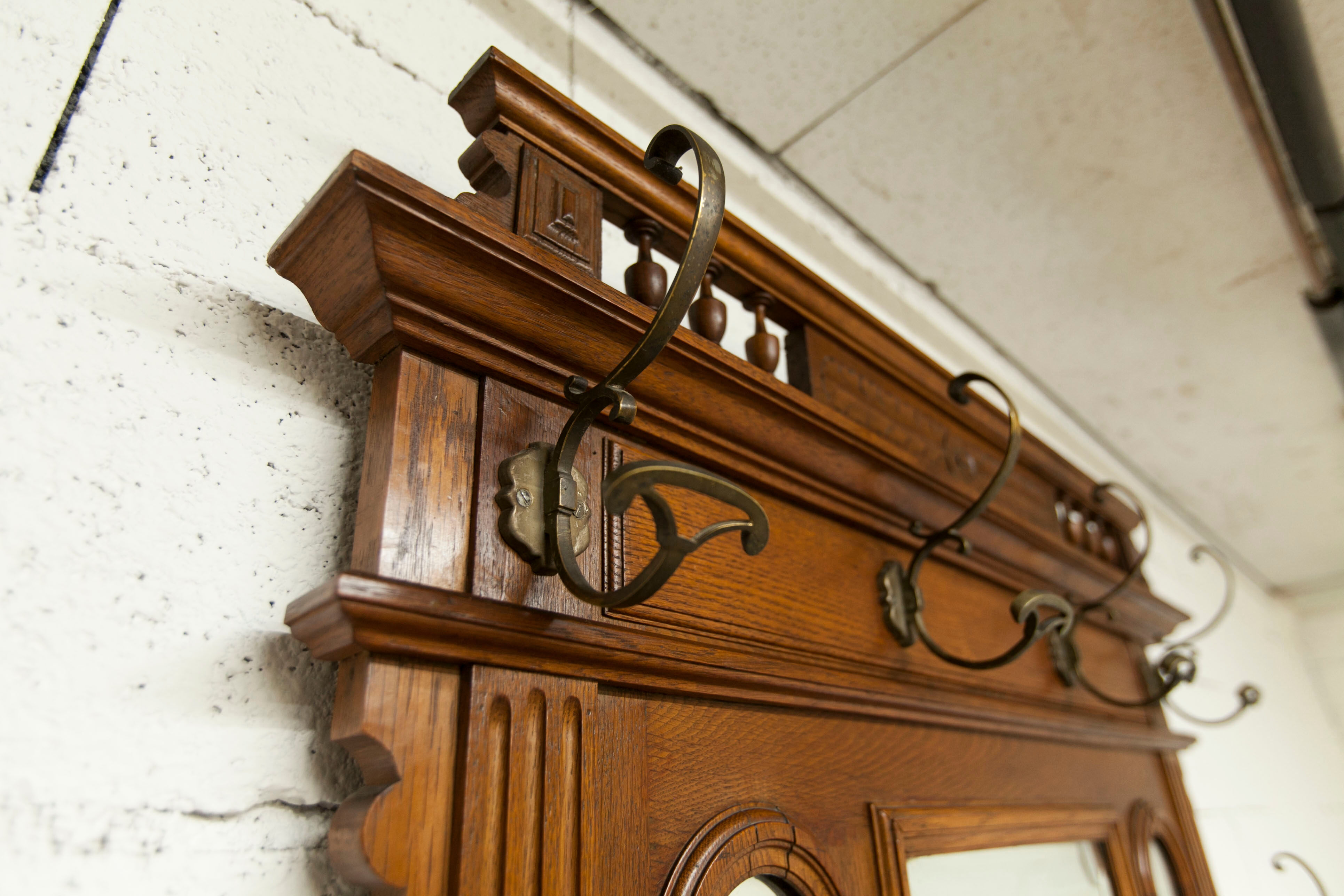 Vestiaire Napoléon III en noyer fin 19e, 3 miroirs, marbre