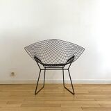 Fauteuil HARRY BERTOIA pour KNOLL "Diamond" en métal noir. Ancienne édition. Etat d'usage.