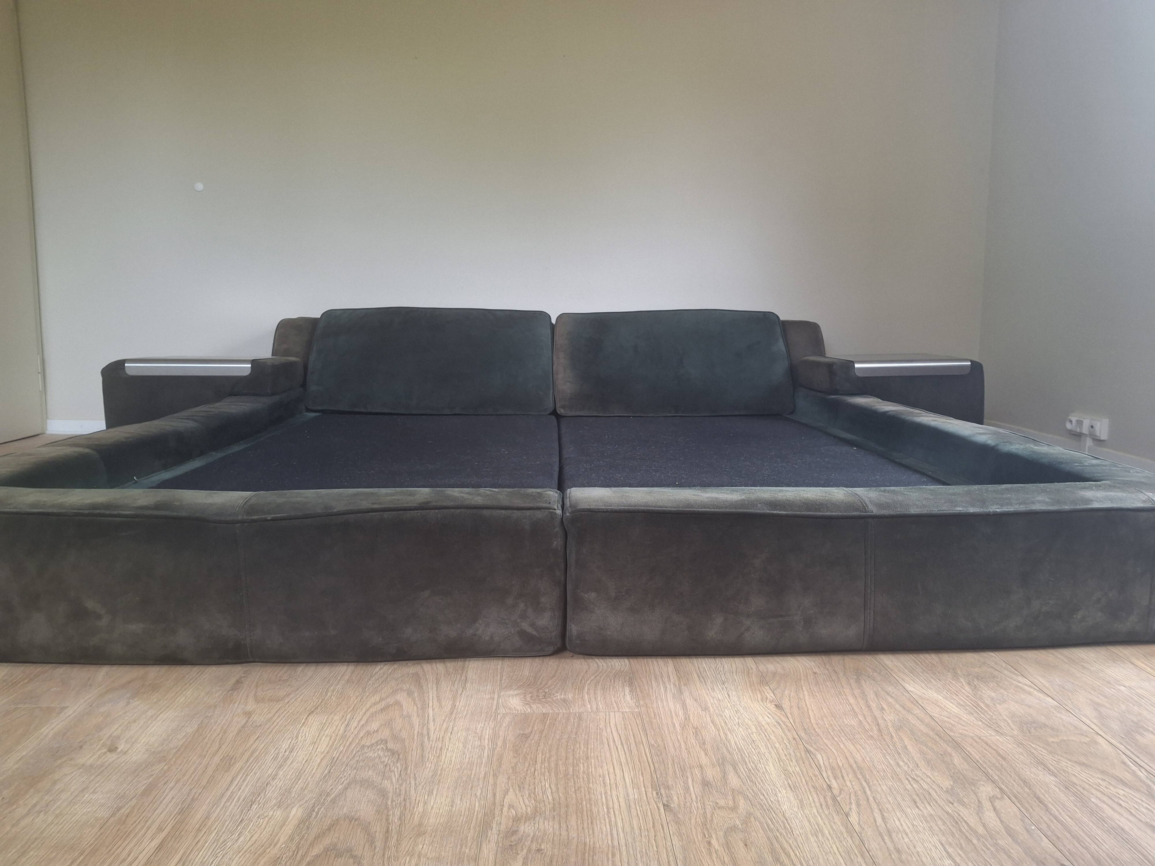Double bed frame - Roche Bobois 1970s - complete - original green suede