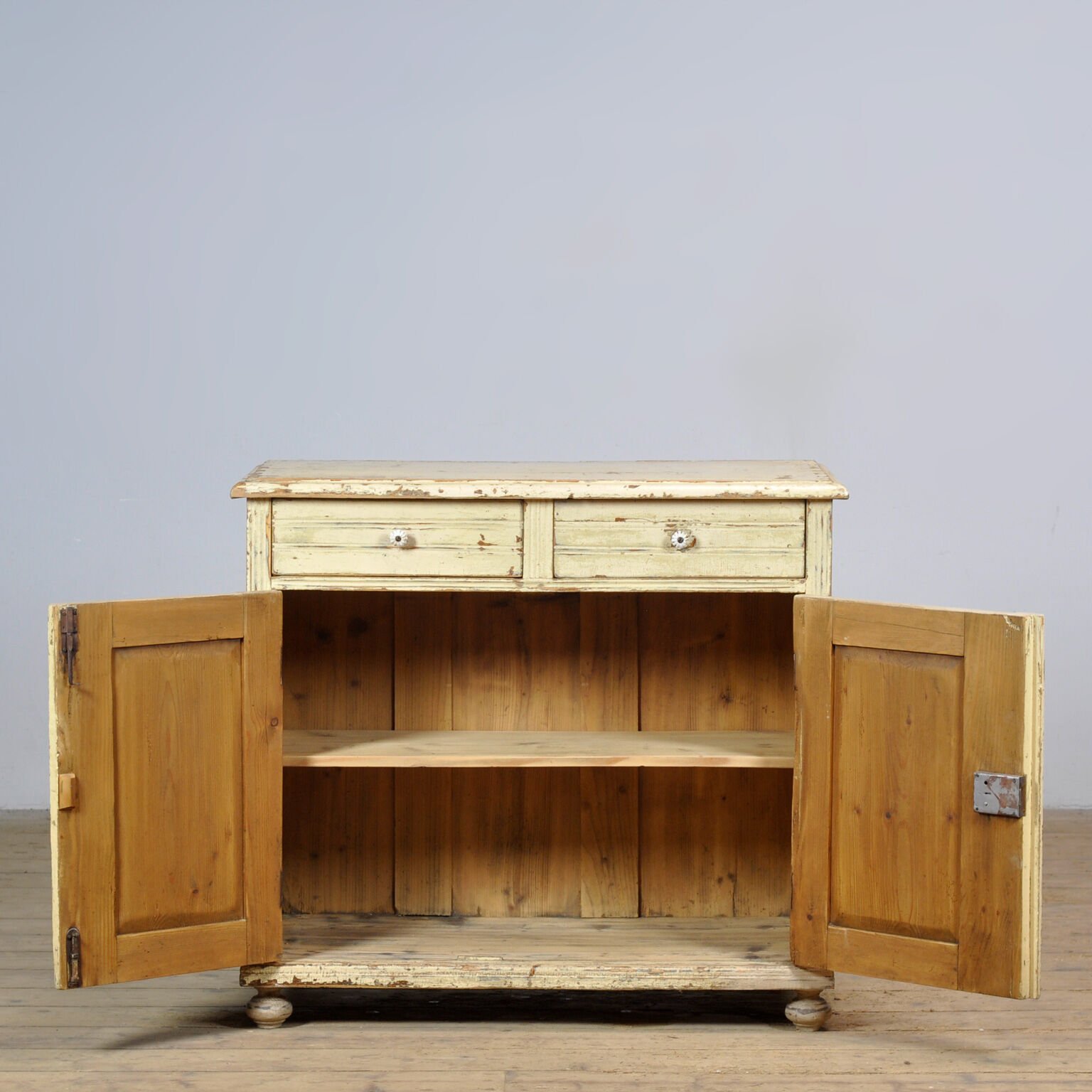 Buffet en pin ancien, vers 1910
