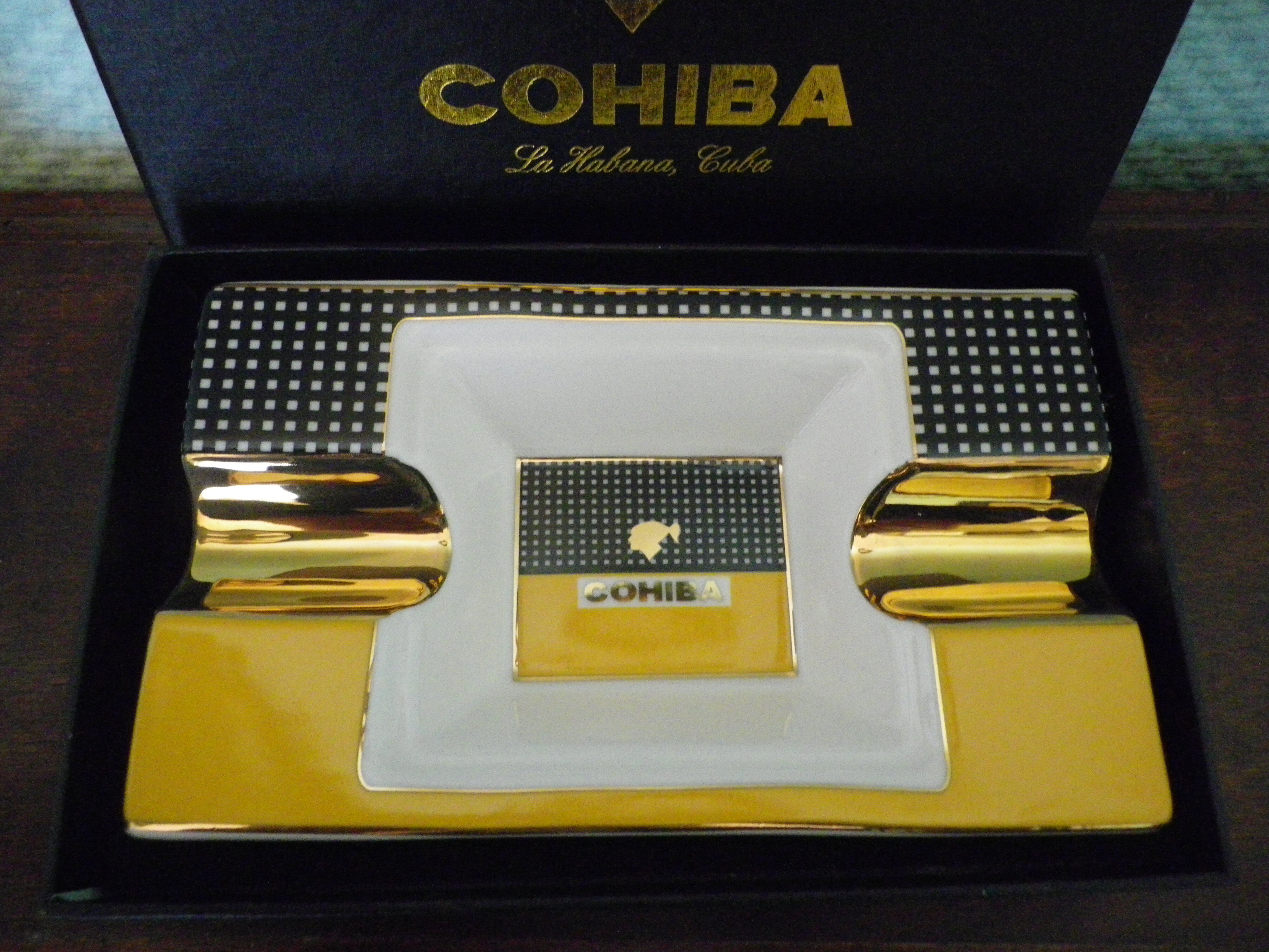 Ashtray COHIBA design, glazed porcelain, Cuba