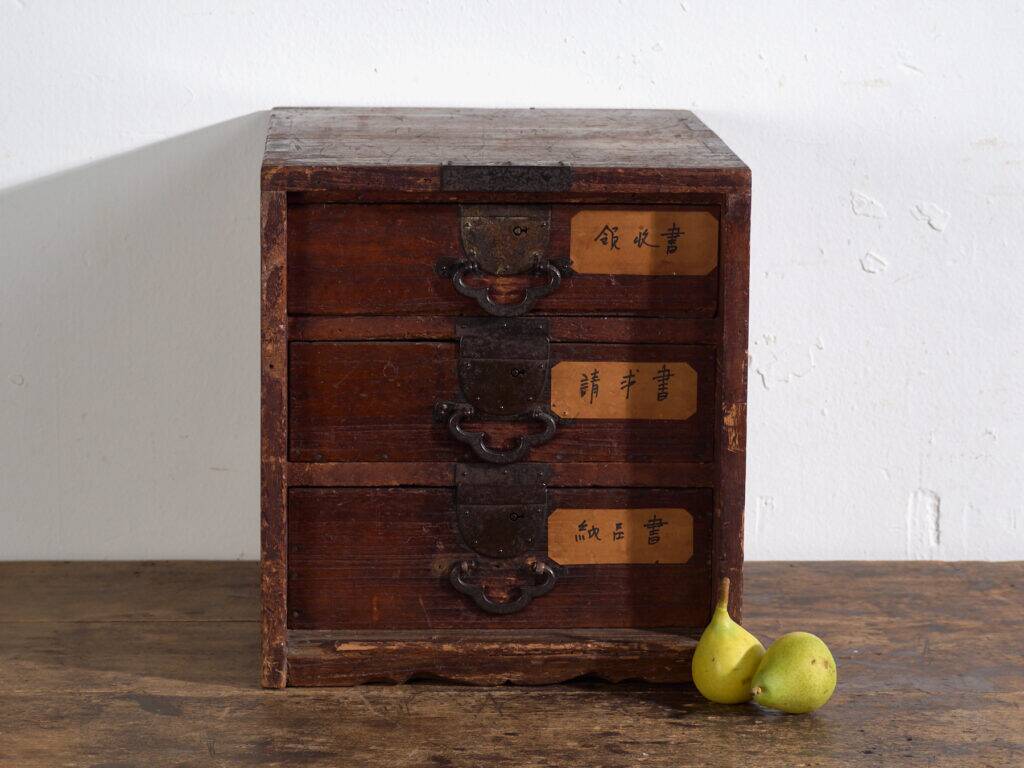 Small ko-dansu chest of drawers in paulownia with kanji labels – Japan, Meiji period