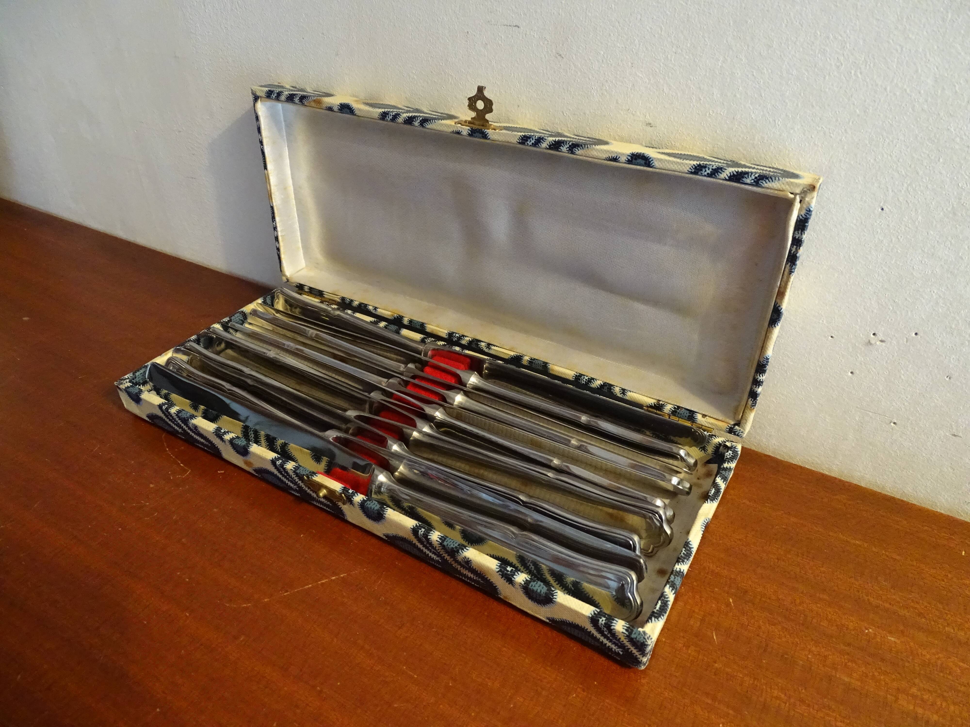 12 couteaux  forgés inox massif  vintage en écrin