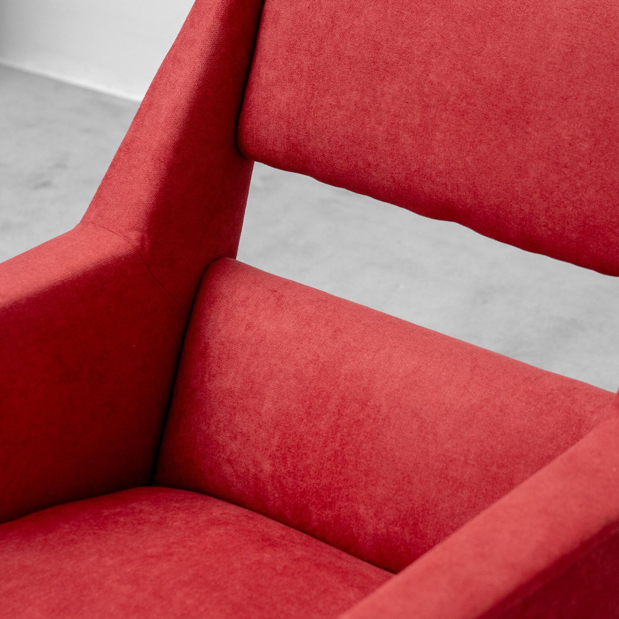Pair of vintage red armchairs with armrests – 1960s/70s