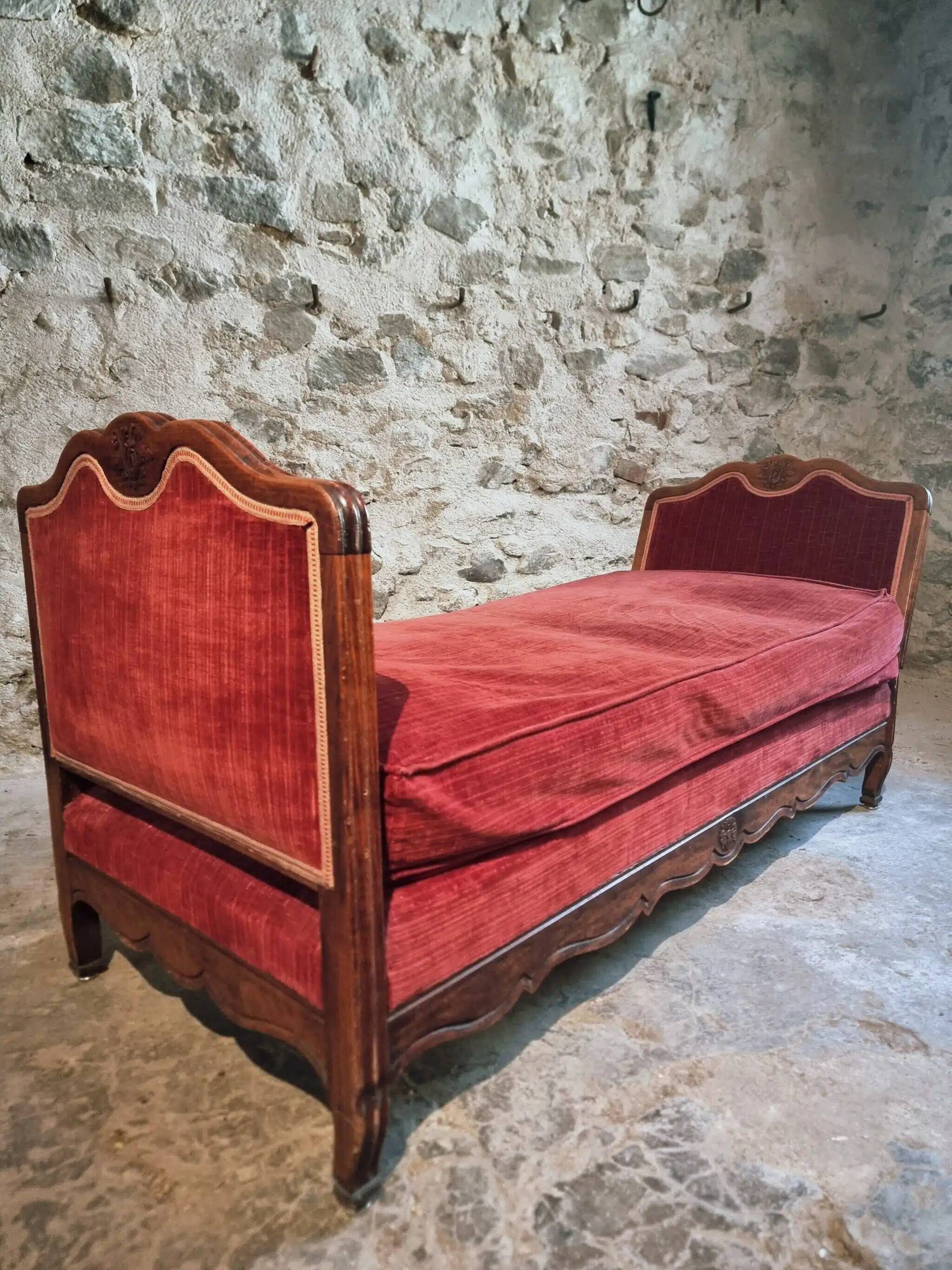 Antique French Louis XV style daybed – single bed – adjustable leg – beech frame – circa 1880–1920