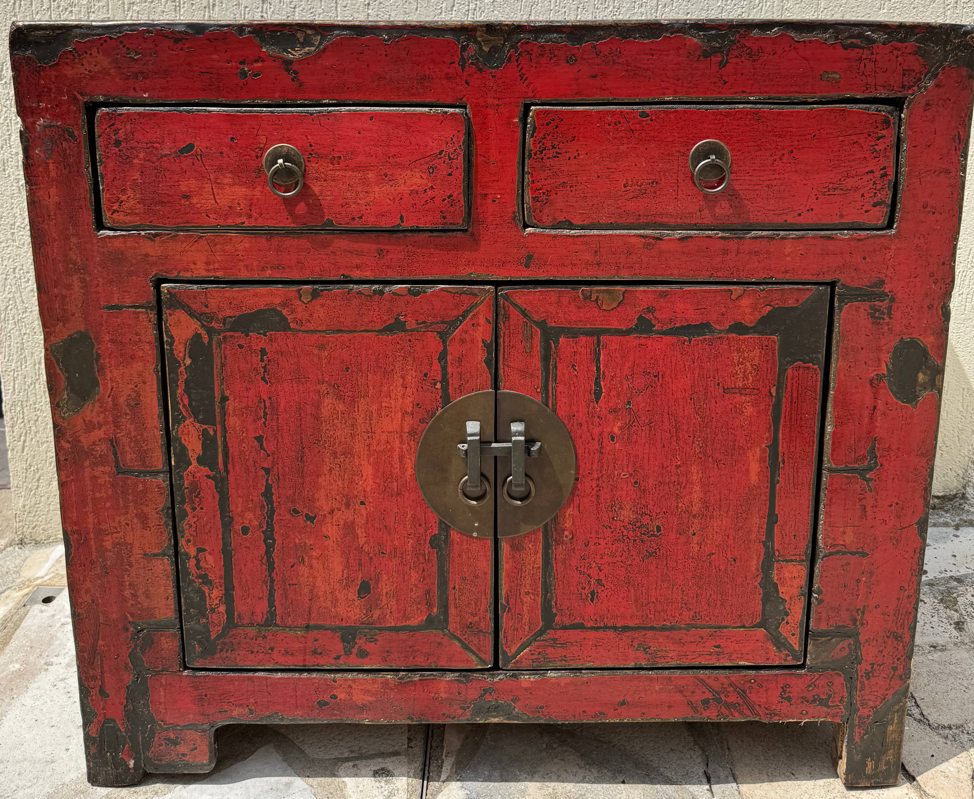 Small antique Chinese buffet (1920-1950) in rustic style, red lacquered, ori