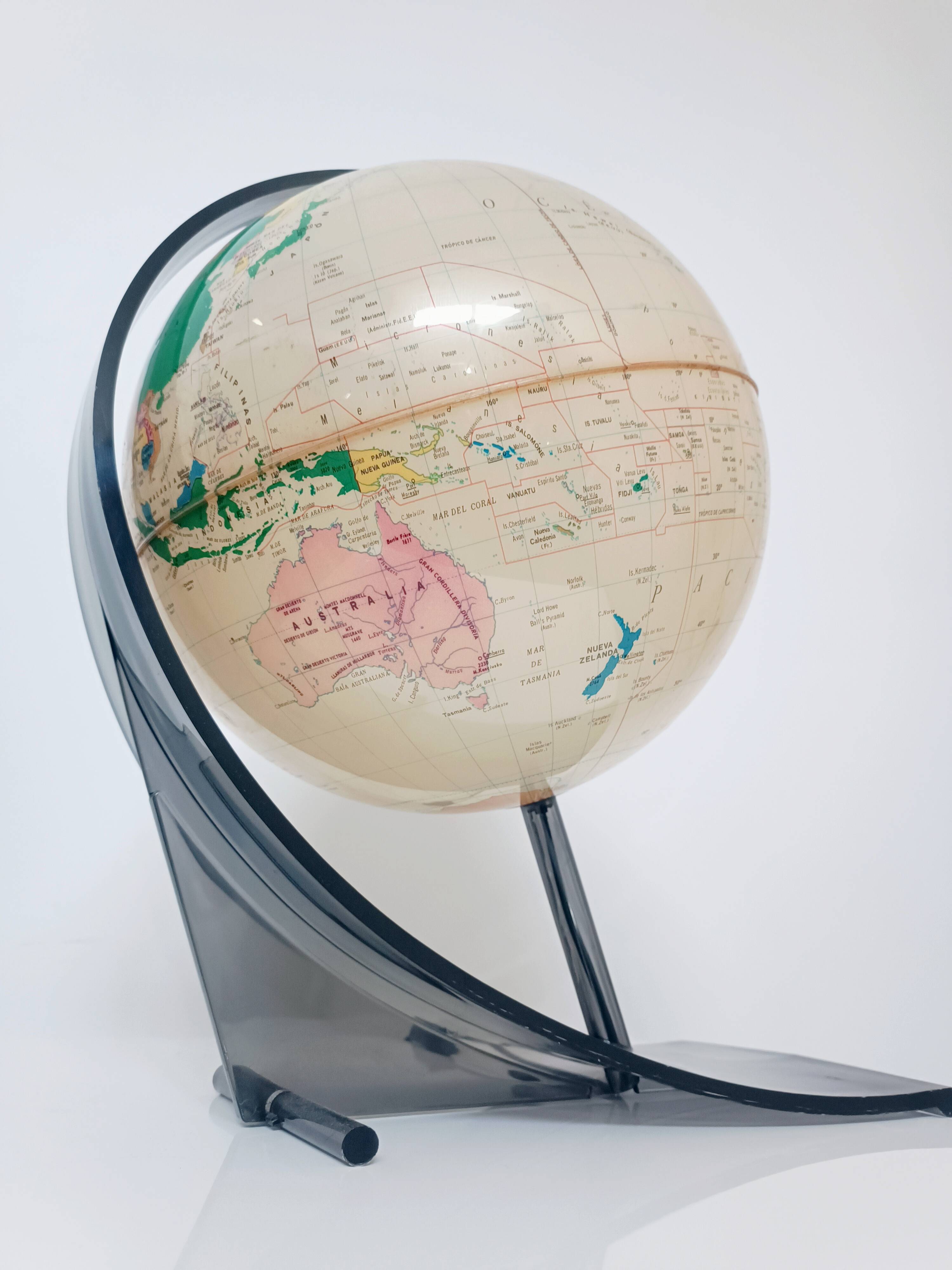 Illuminated terrestrial globe by Nova Rico Florence 1969