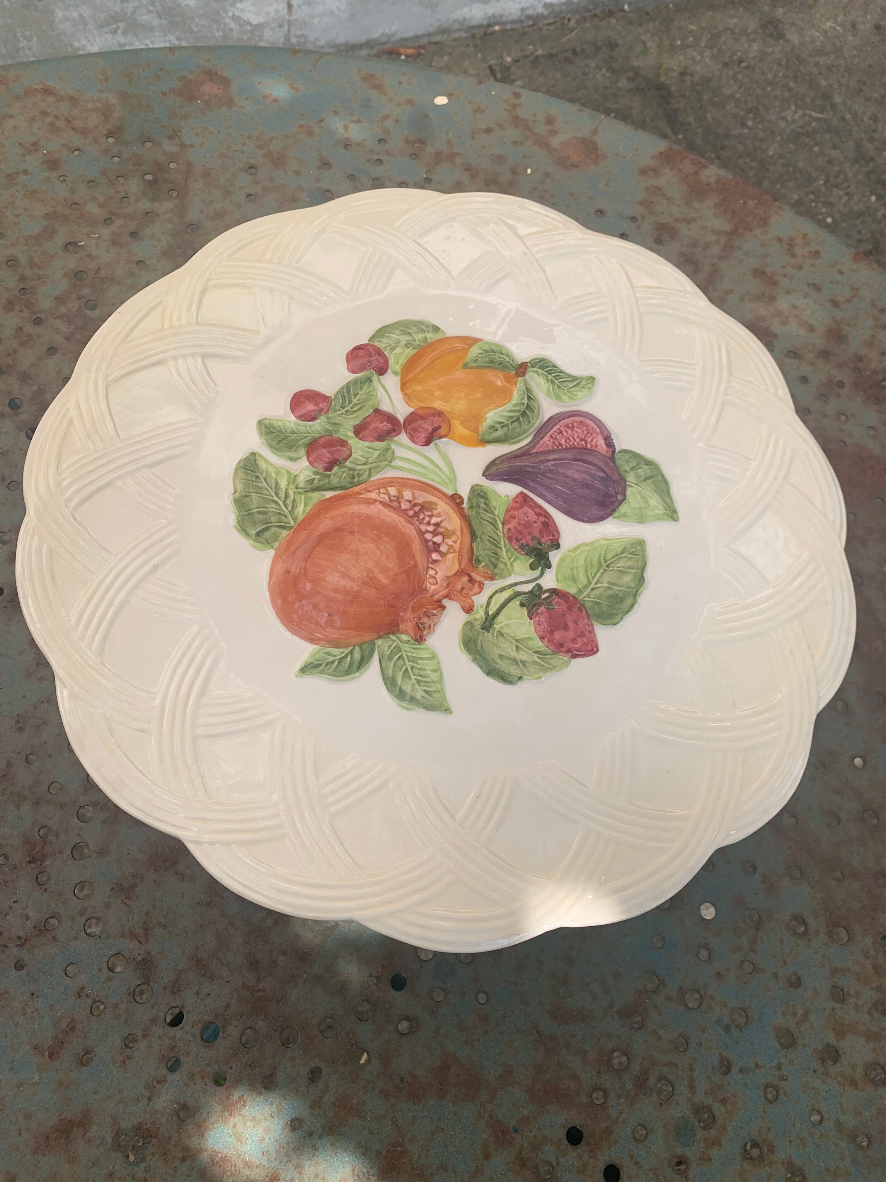 Cake dish in ceramic