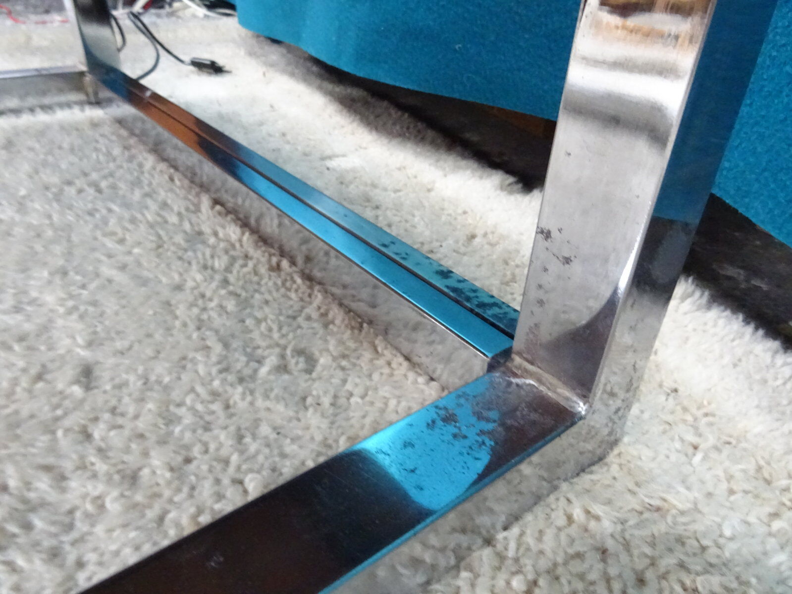 Extendable rise and fall table