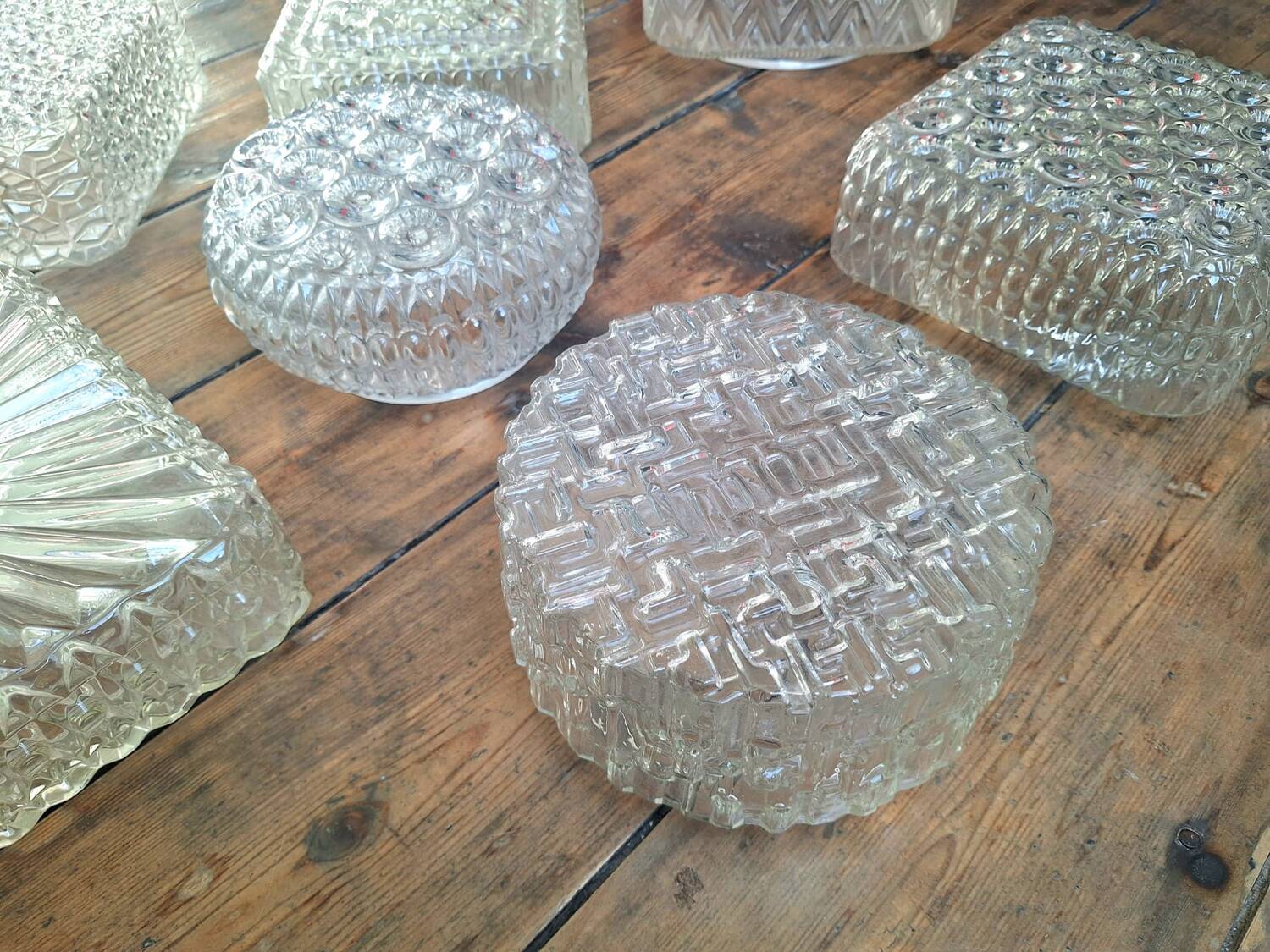 Lot de 8 plafonniers vintage, luminaires anciens, appliques