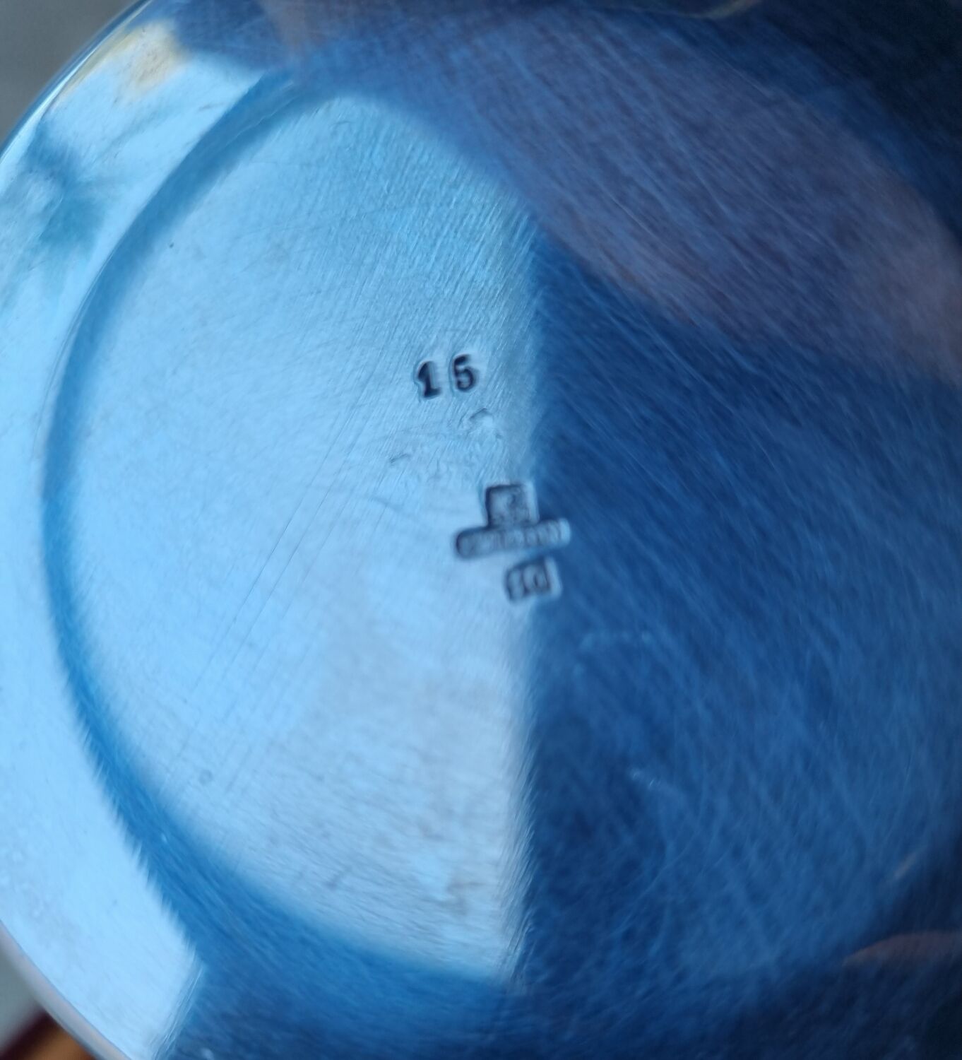 Shaker and 8 silver St Médard cups