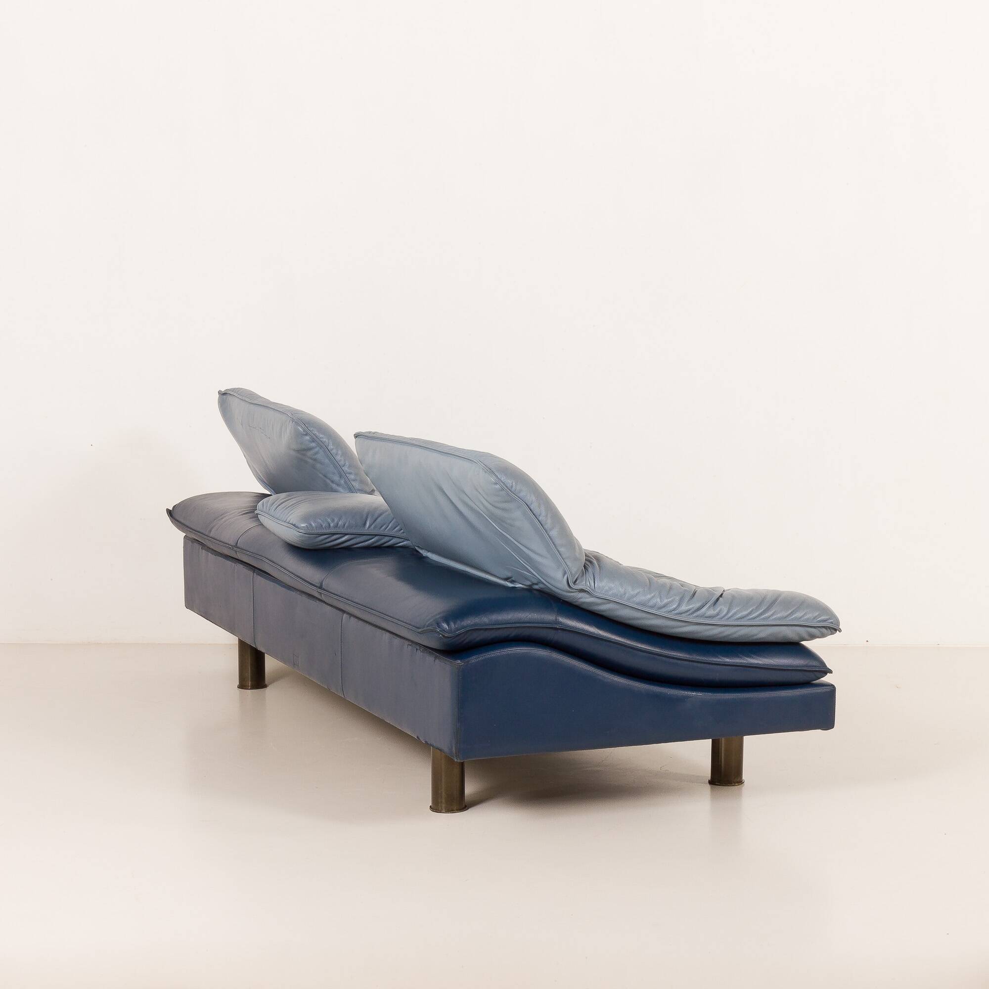 Vintage Poltrona Frau Space Age leather sofa, Italy 1980s