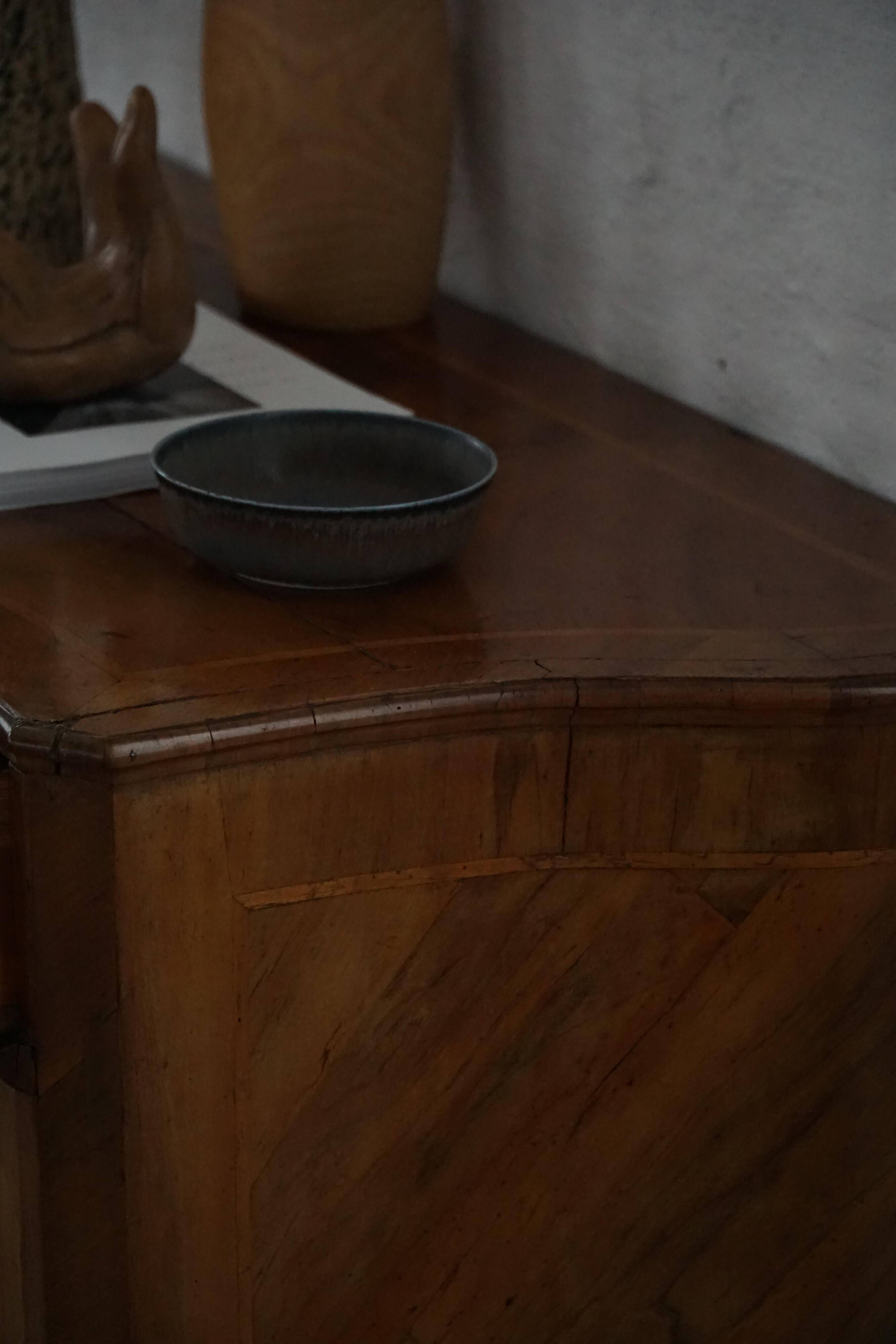 18ème siècle, commode danoise baroque serpentine antique en noyer