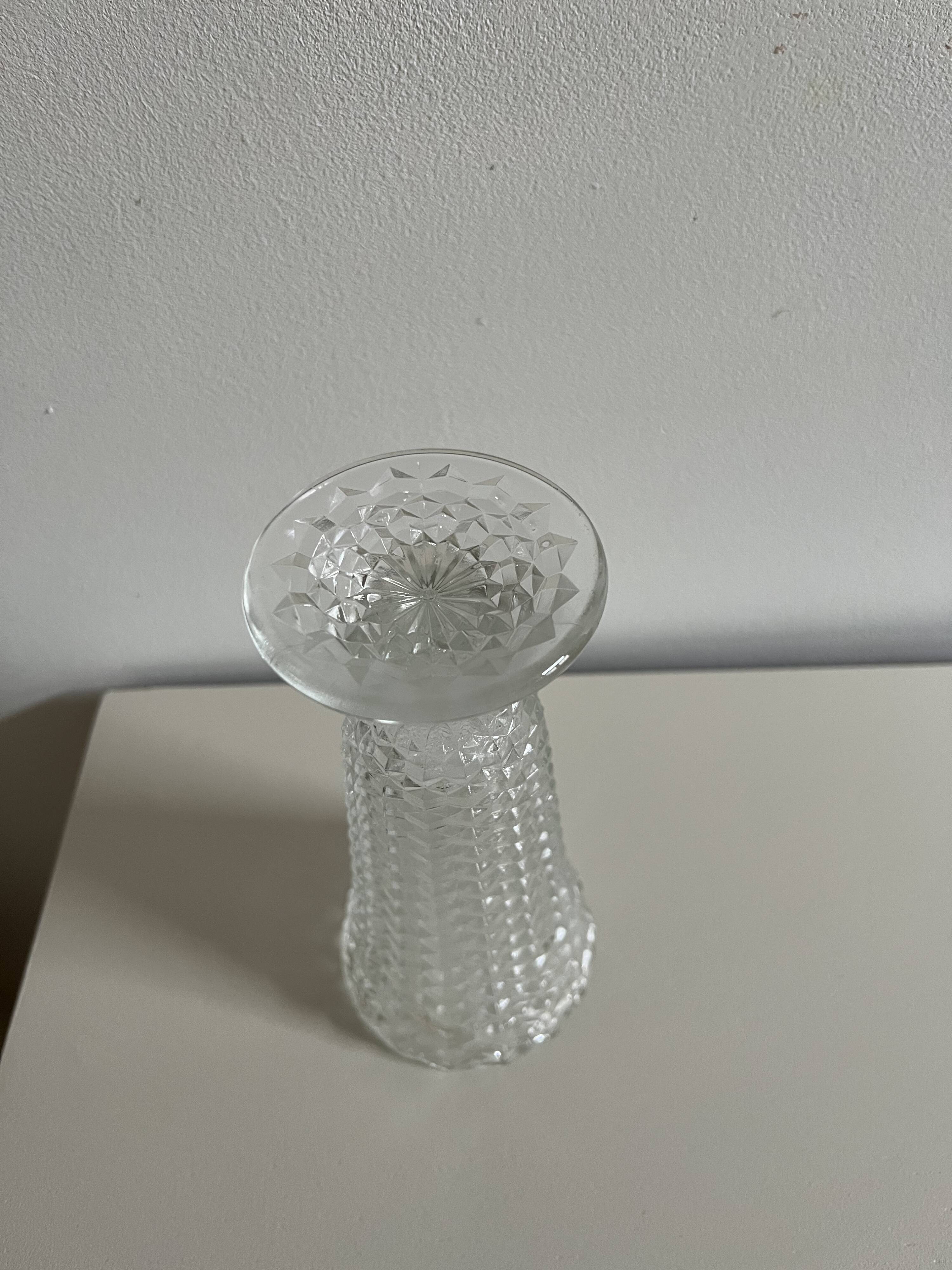 Vase en verre ciselé