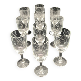 Verres à pied forme tube en verre travaillé motif « goutte » – MOCA7