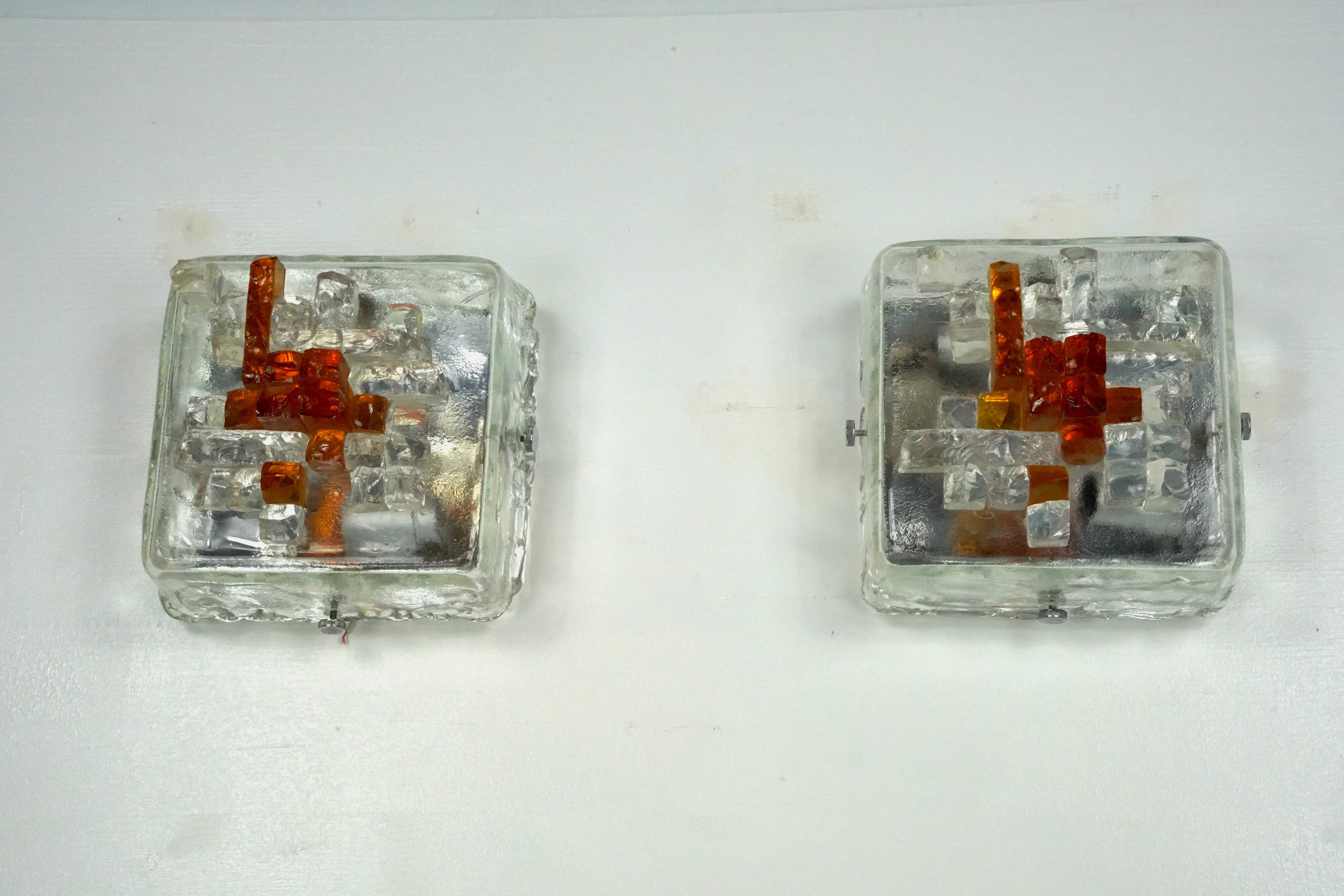 Poliarte, rare pair of wall lamps in cut murano glass. Italy 1970s