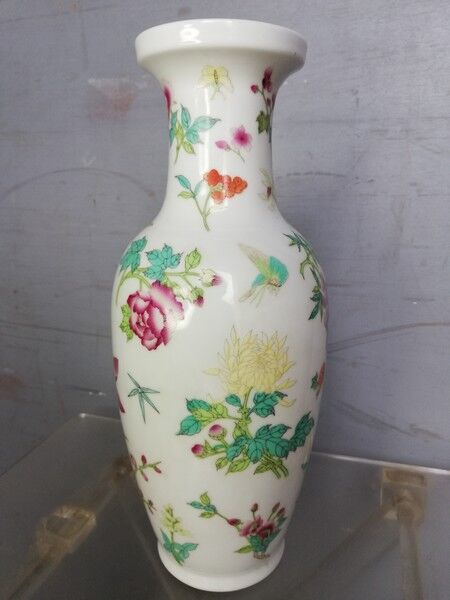 Vase - Porcelain - Flowers - China - Second half of the twentieth century