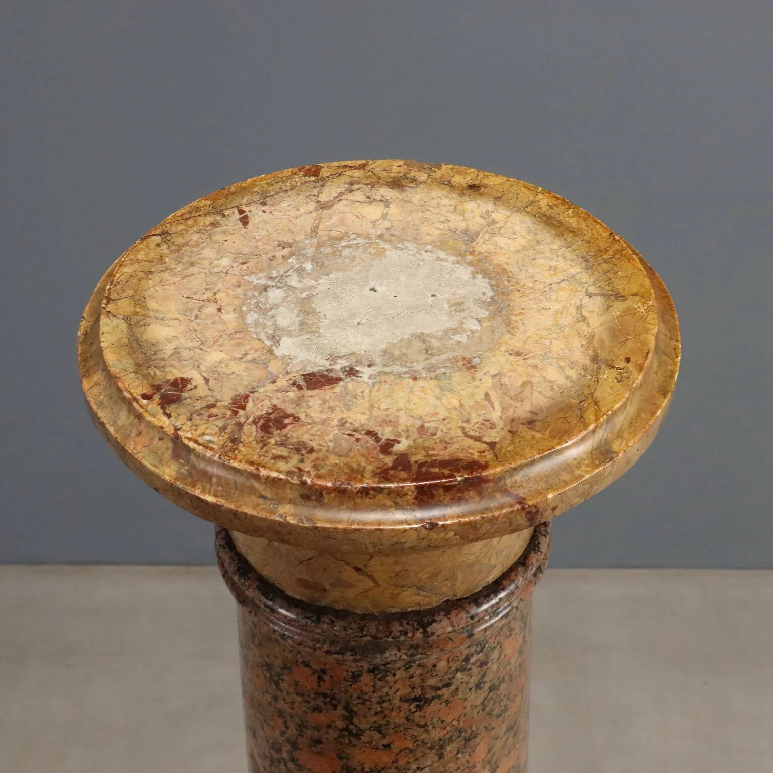 Paire de colonnes en marbre breccia et granit - Italie XIXe siècle