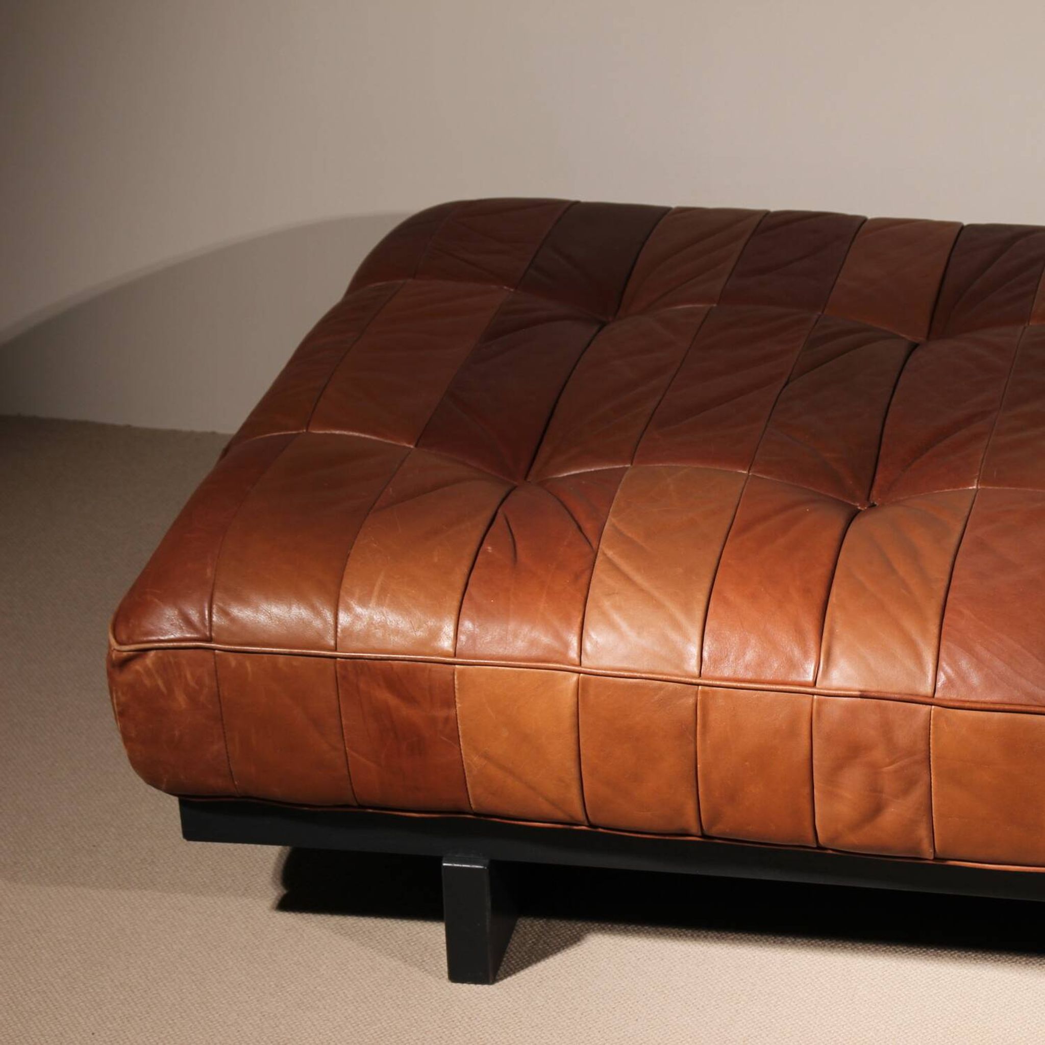 Lit de jour 'DS-80' en cuir patchwork cognac par De Sede, Suisse