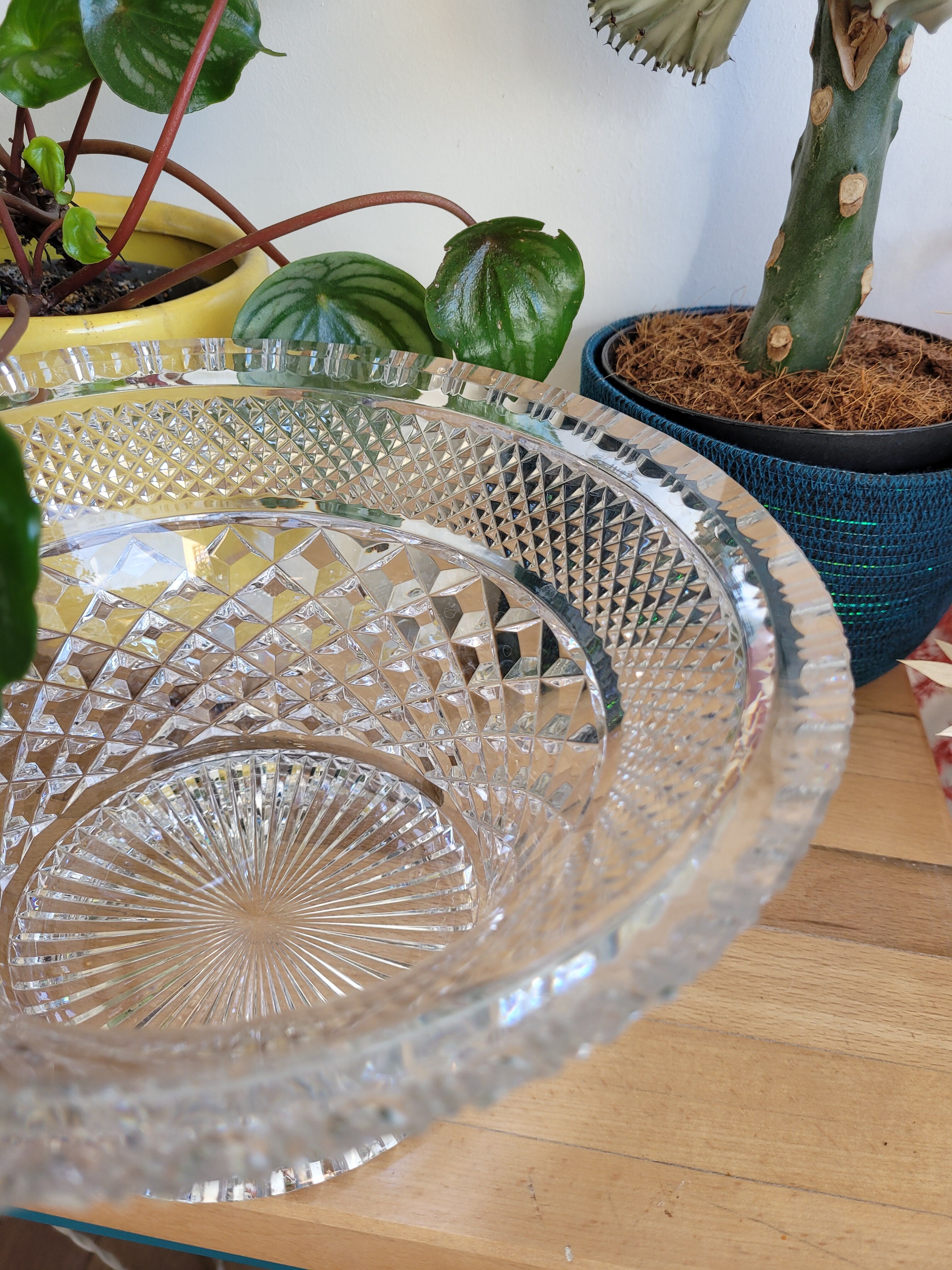 Chiseled crystal cup