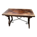 Table de style espagnol en bois sculpté et fer forgé