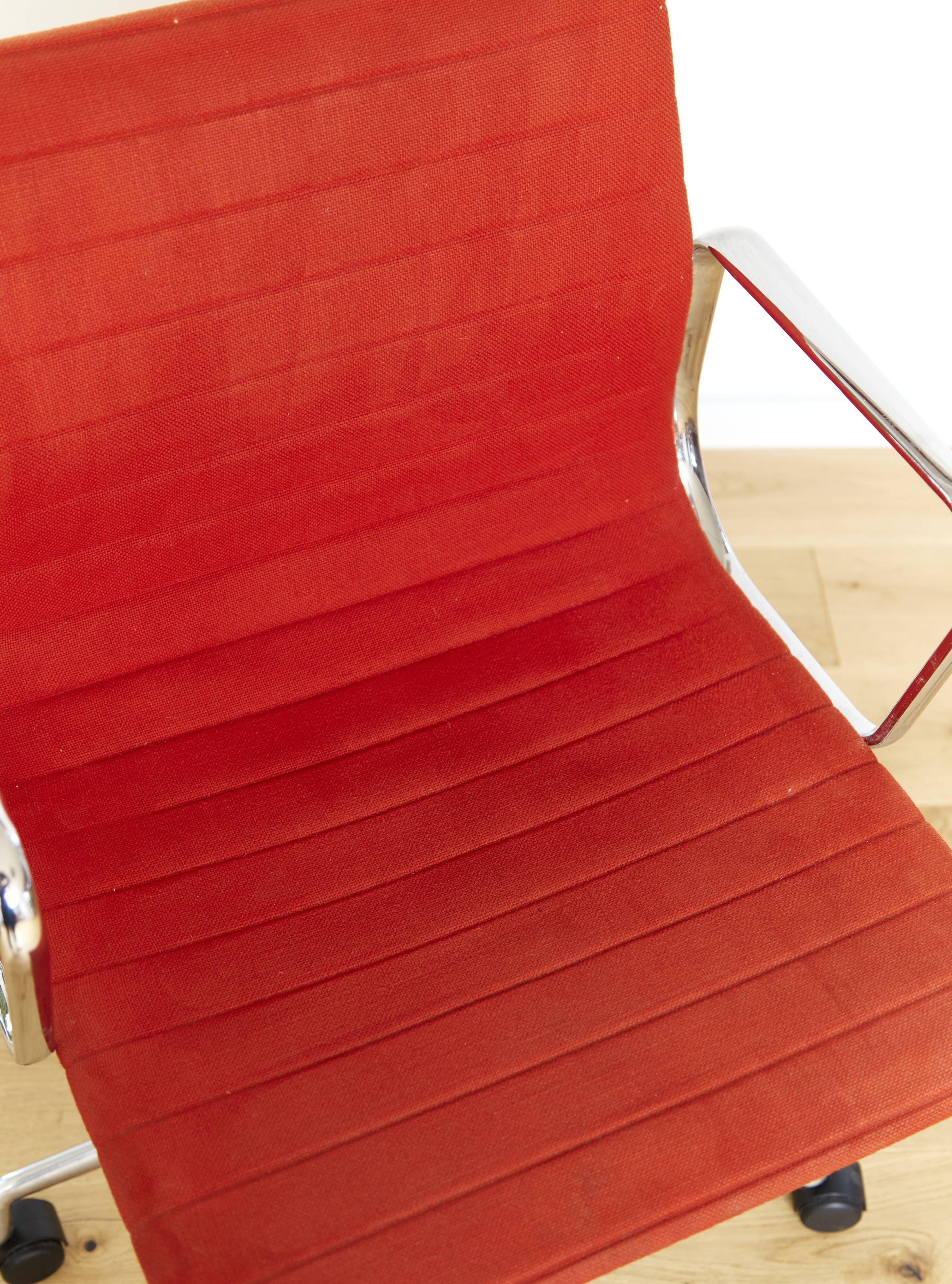 Charles & Ray Eames Bürostuhl office chair EA 117 for Vitra
