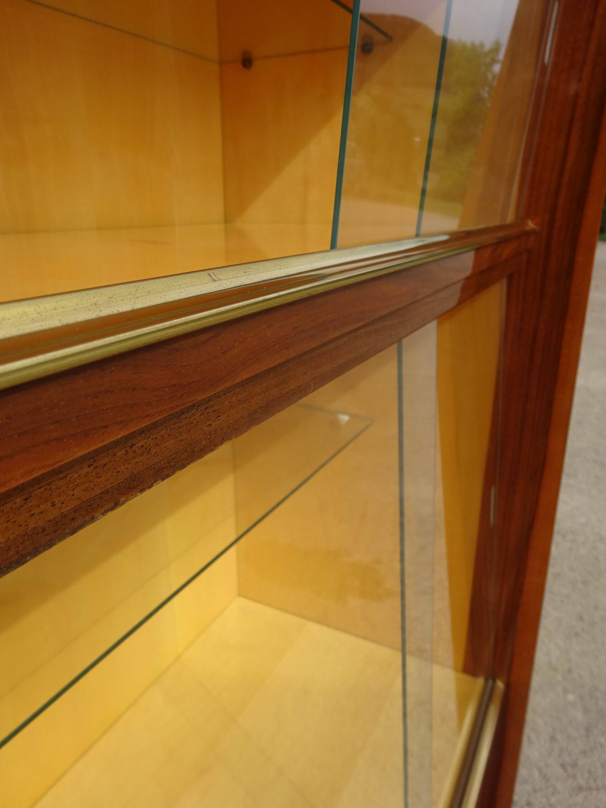 Vitrine vintage de la maison Capelle (82)