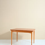 Extendable teak table