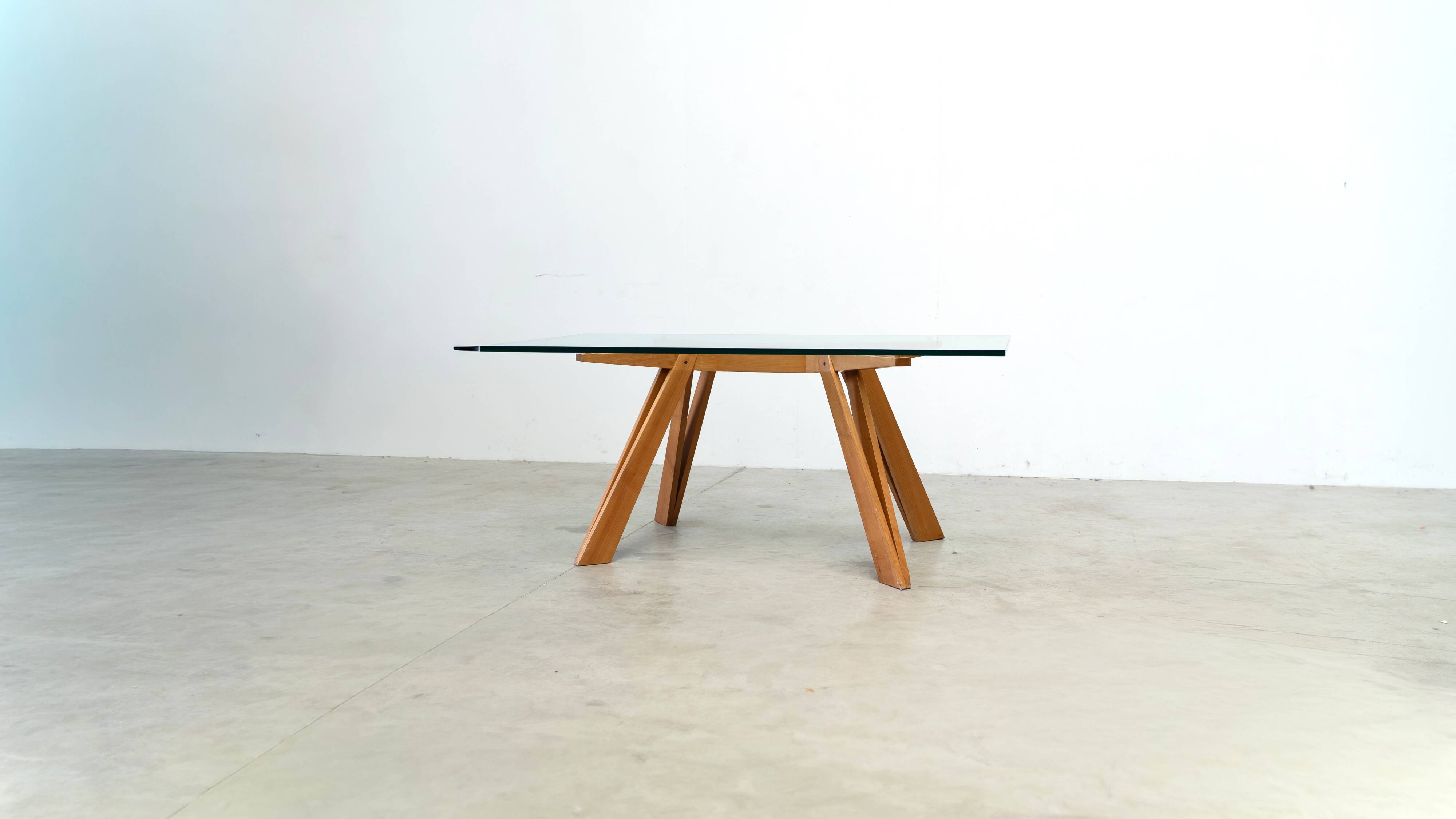 Table à manger sculpturale italienne