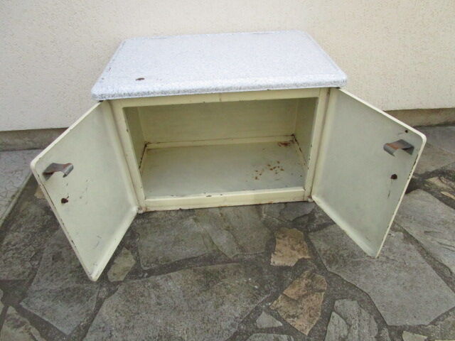 Old storage furniture in sheet metal and enamelled sheet metal