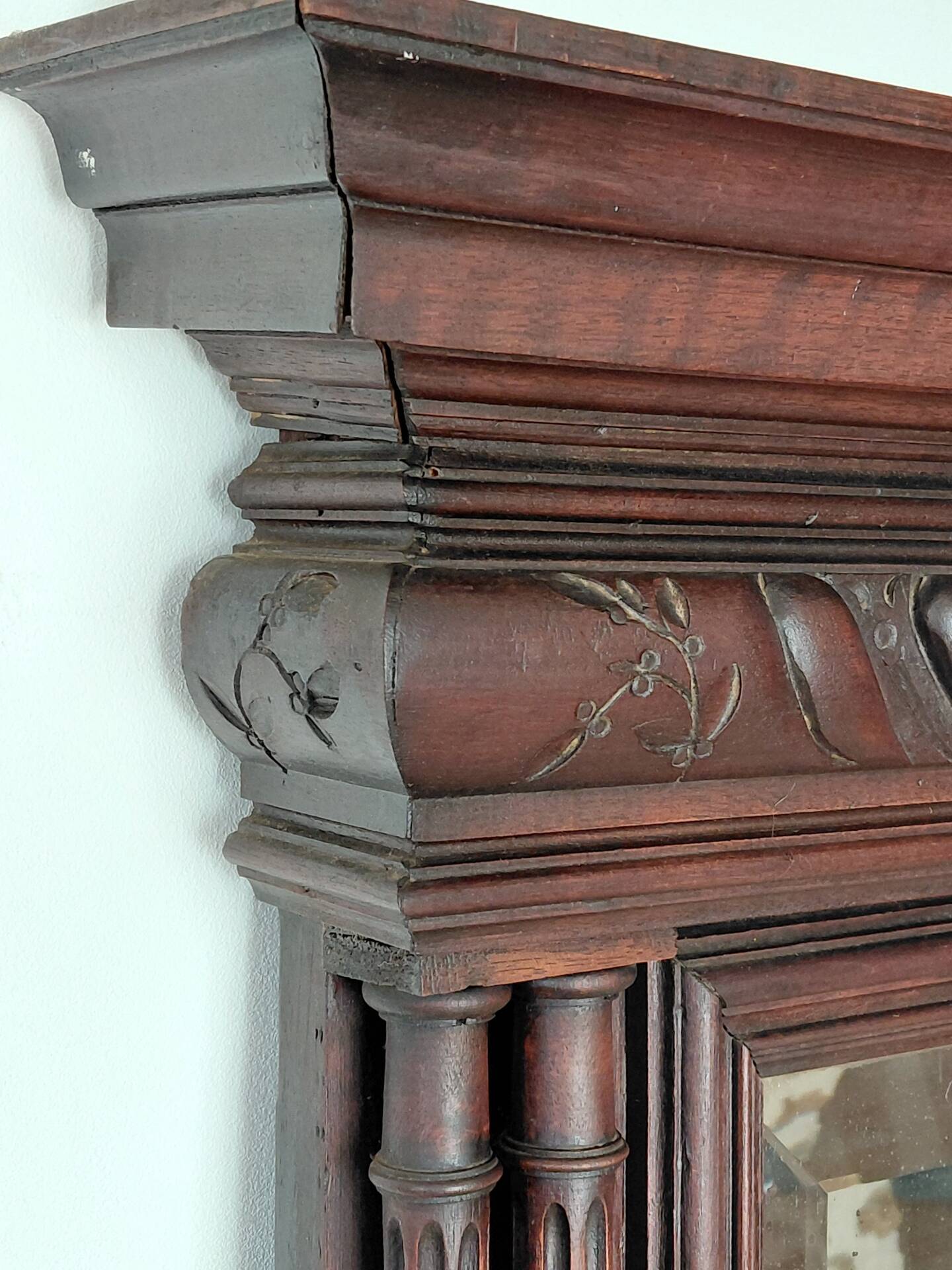 Large antique 19th-century mirror in carved wood - Haussmannian style.