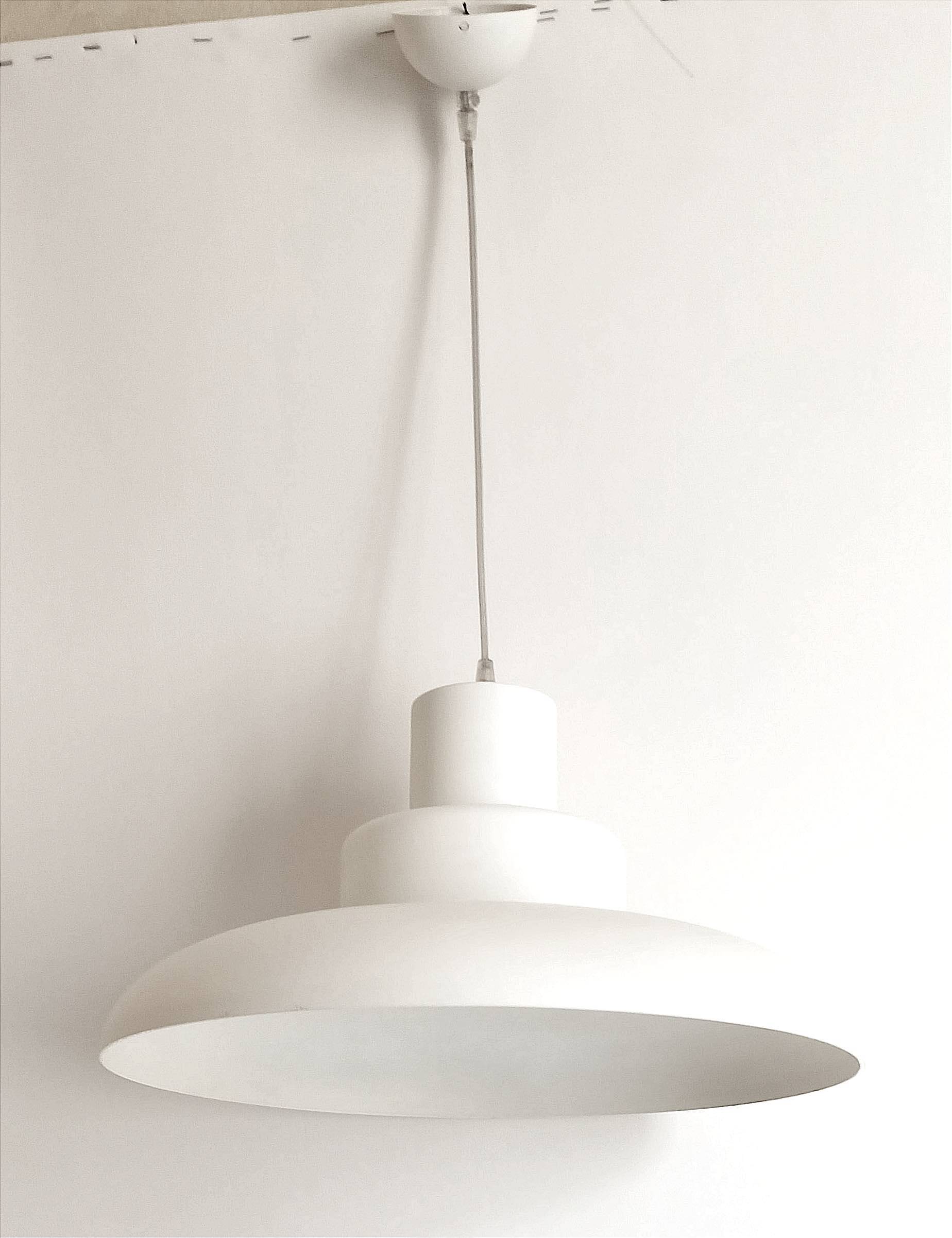 White lacquered chandelier Italian design 80s Diameter 50 cm