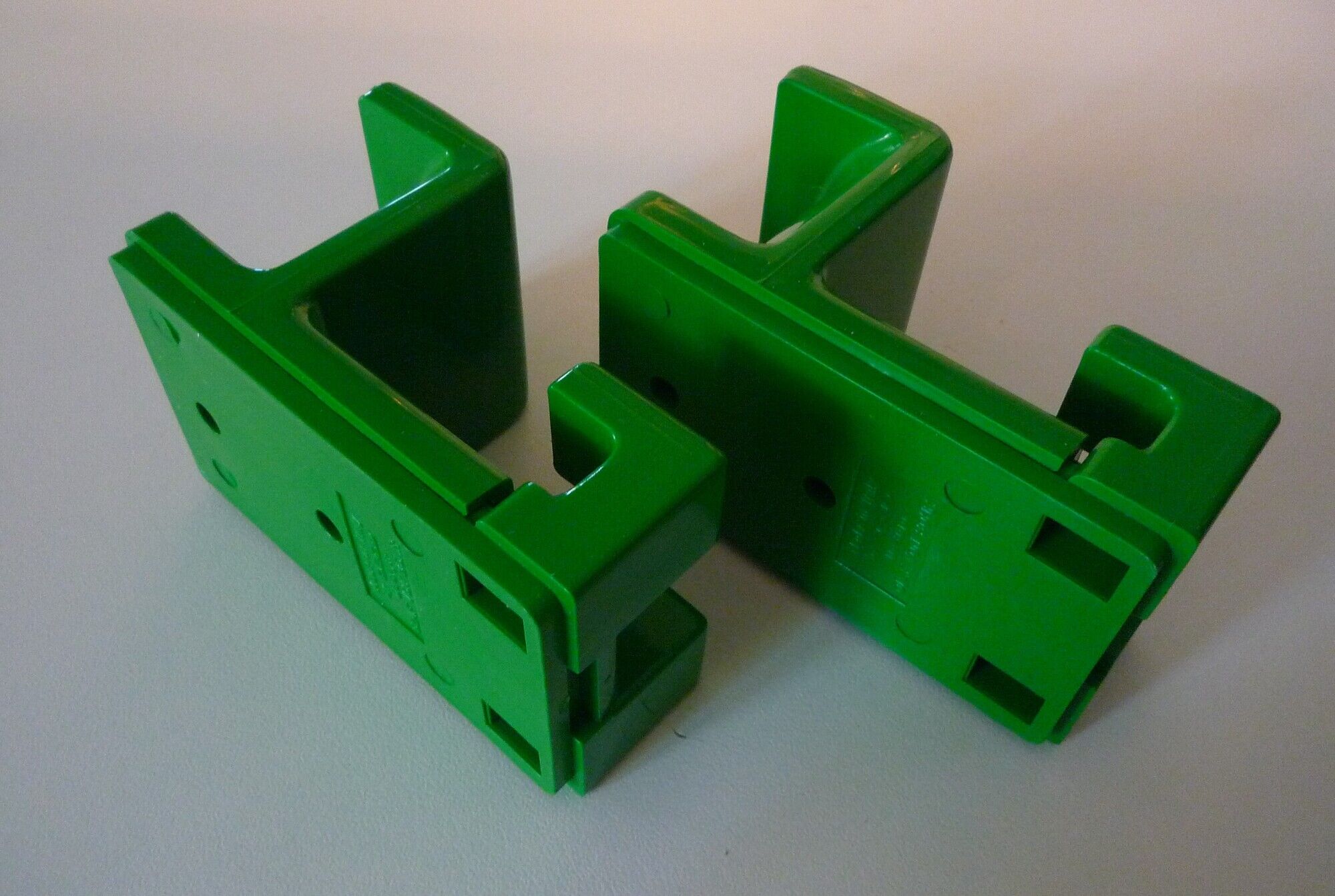 Paire de patères verte, design Olaf von Bohr 70