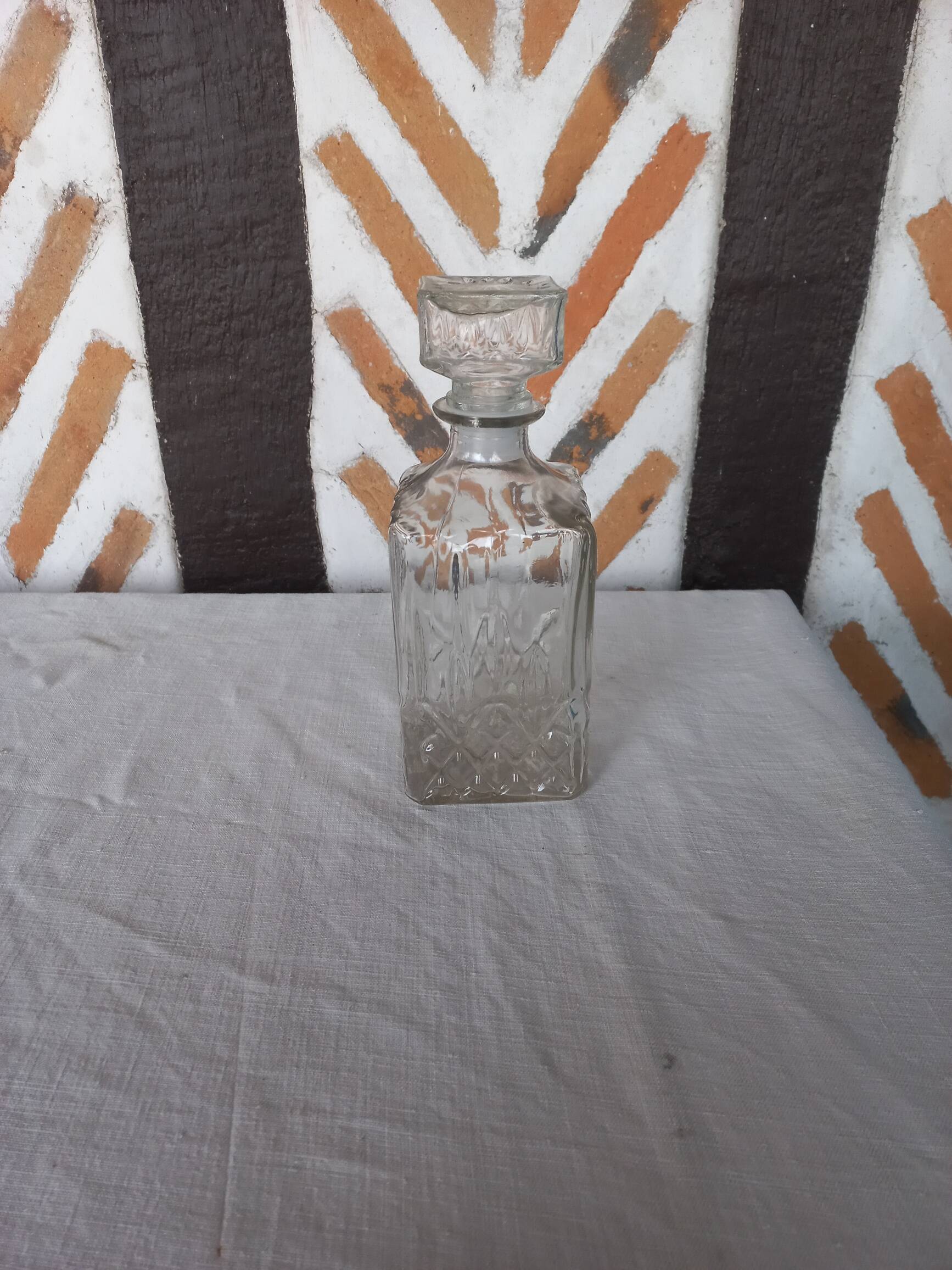 Glass whiskey decanter