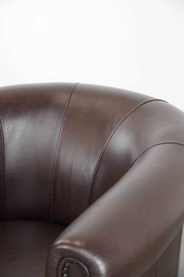 Club Armchair in Very Good Condition Made of Cowhide in English Style