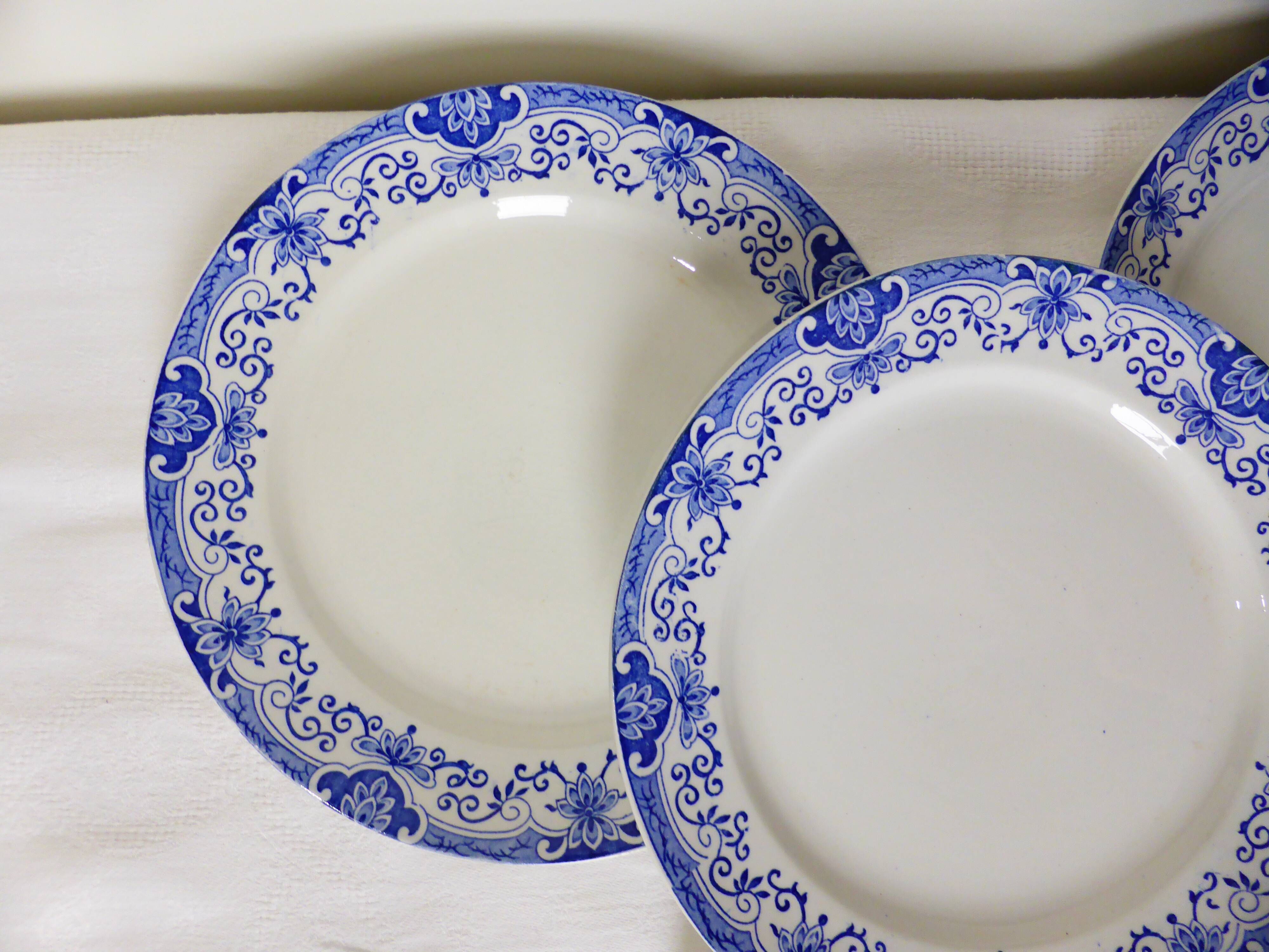 4 vintage dessert plates from the Boch Frères La Louvière model Dina 210357