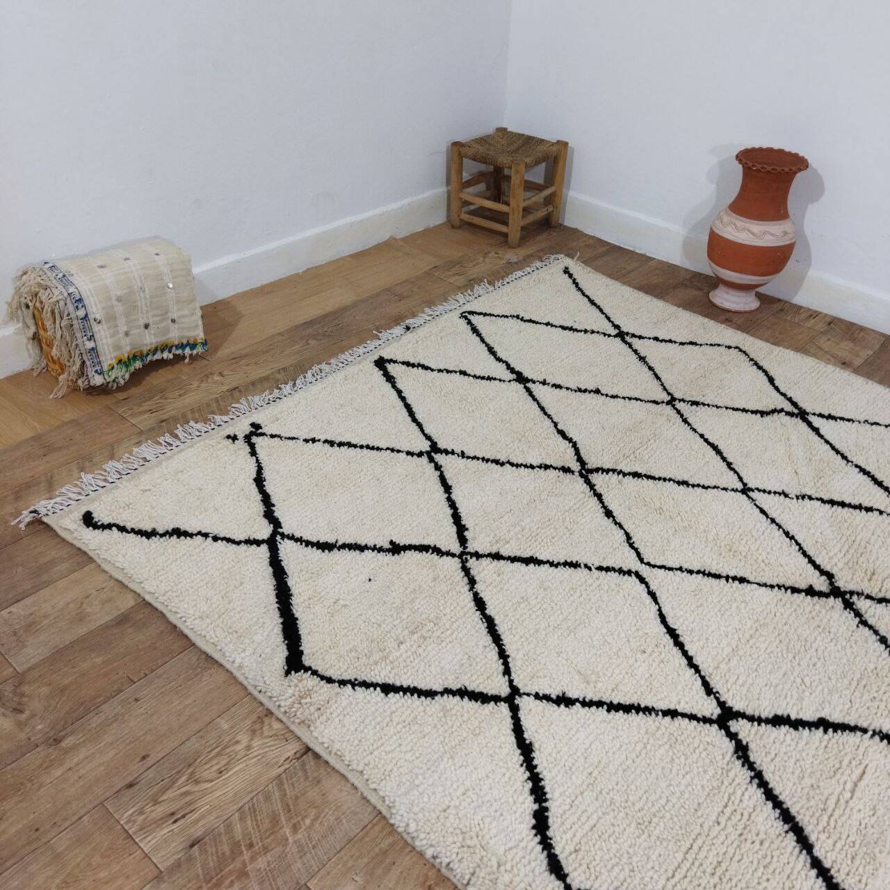 Handmade Moroccan Berber rug beni ouarain 317 X 184 CM