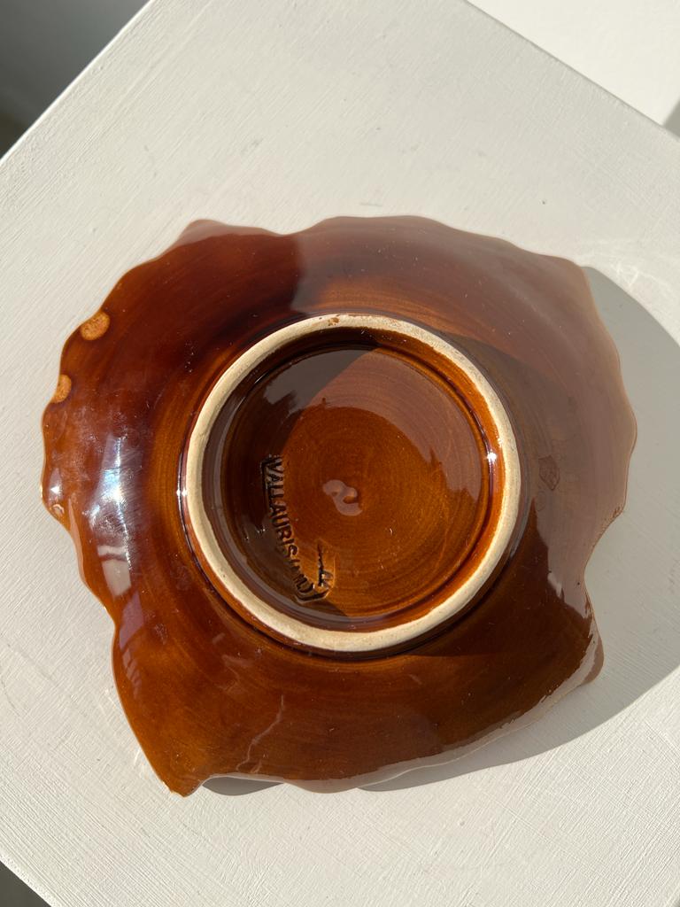 Empty Vallauris pocket in the shape of a leaf, orange and brown iced décor