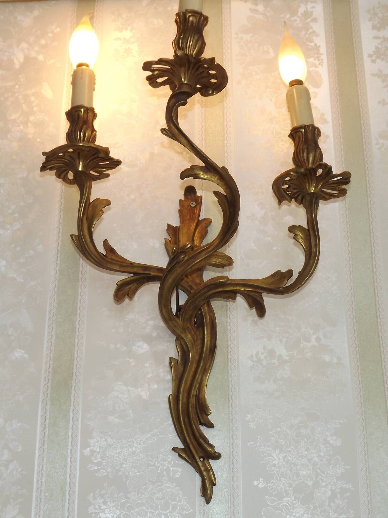 Magnificent French Vintage Bronze Triple Light Acanthus Leaf Wall Sconce 4798