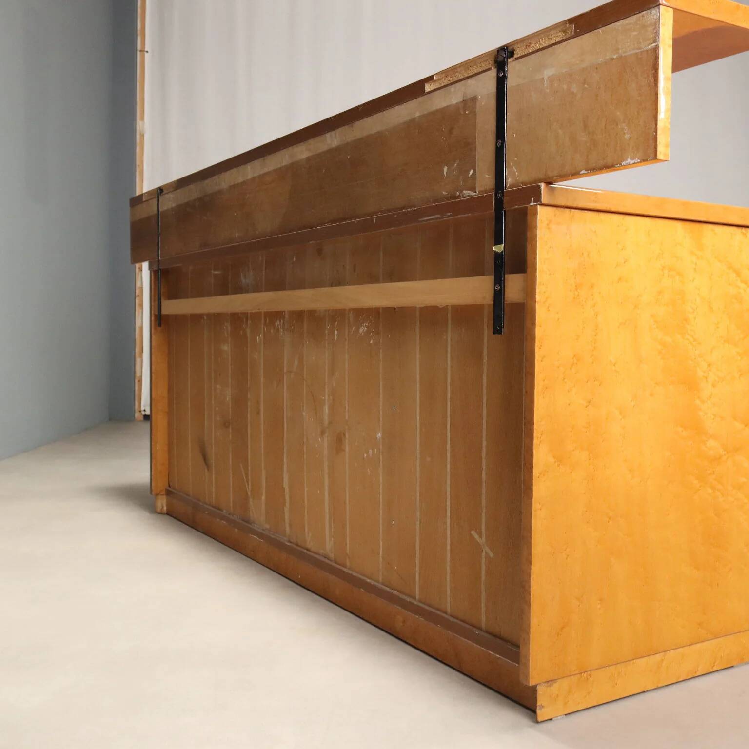 Vintage buffet in burl wood with a top section, Italian design from the 1980s.