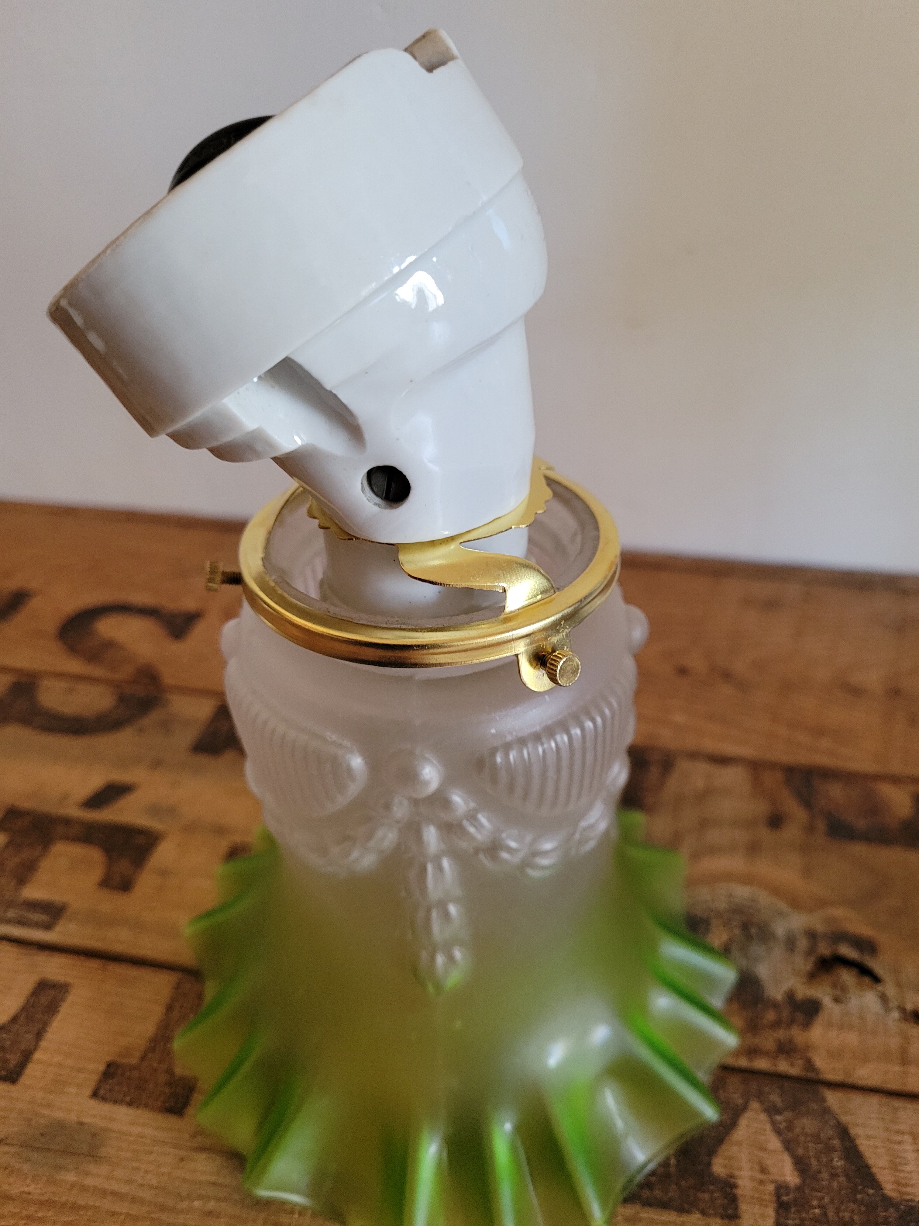 Tulip and porcelain wall lamp