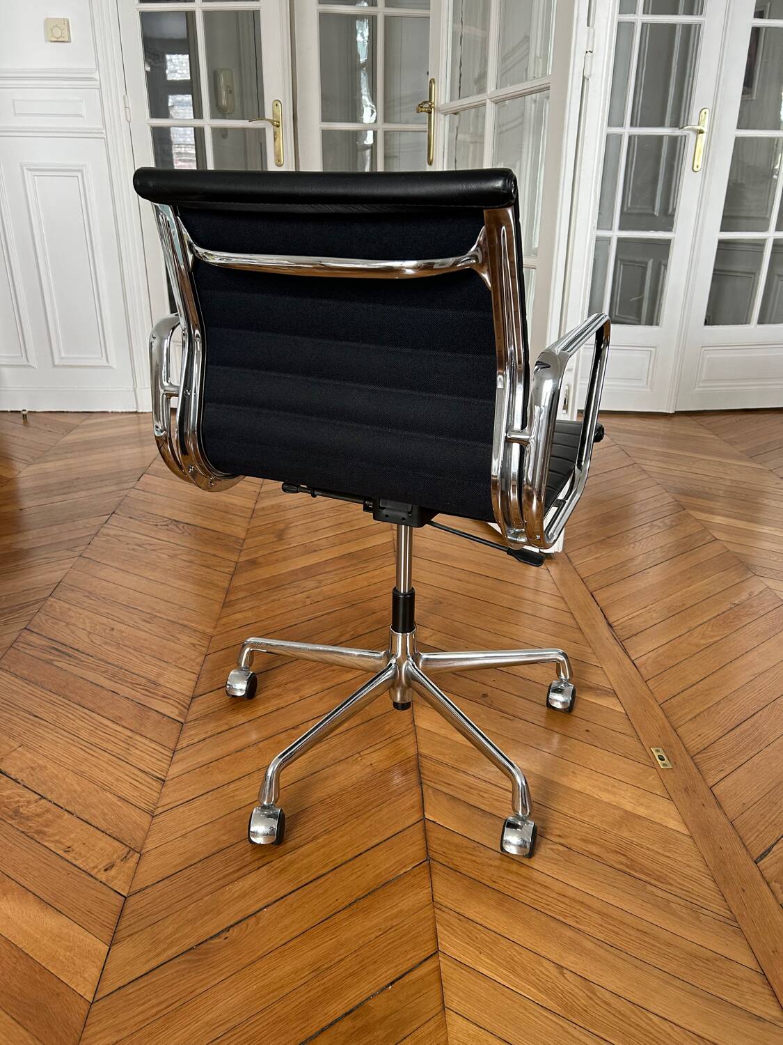 Eames Office Chair EA118 Leather