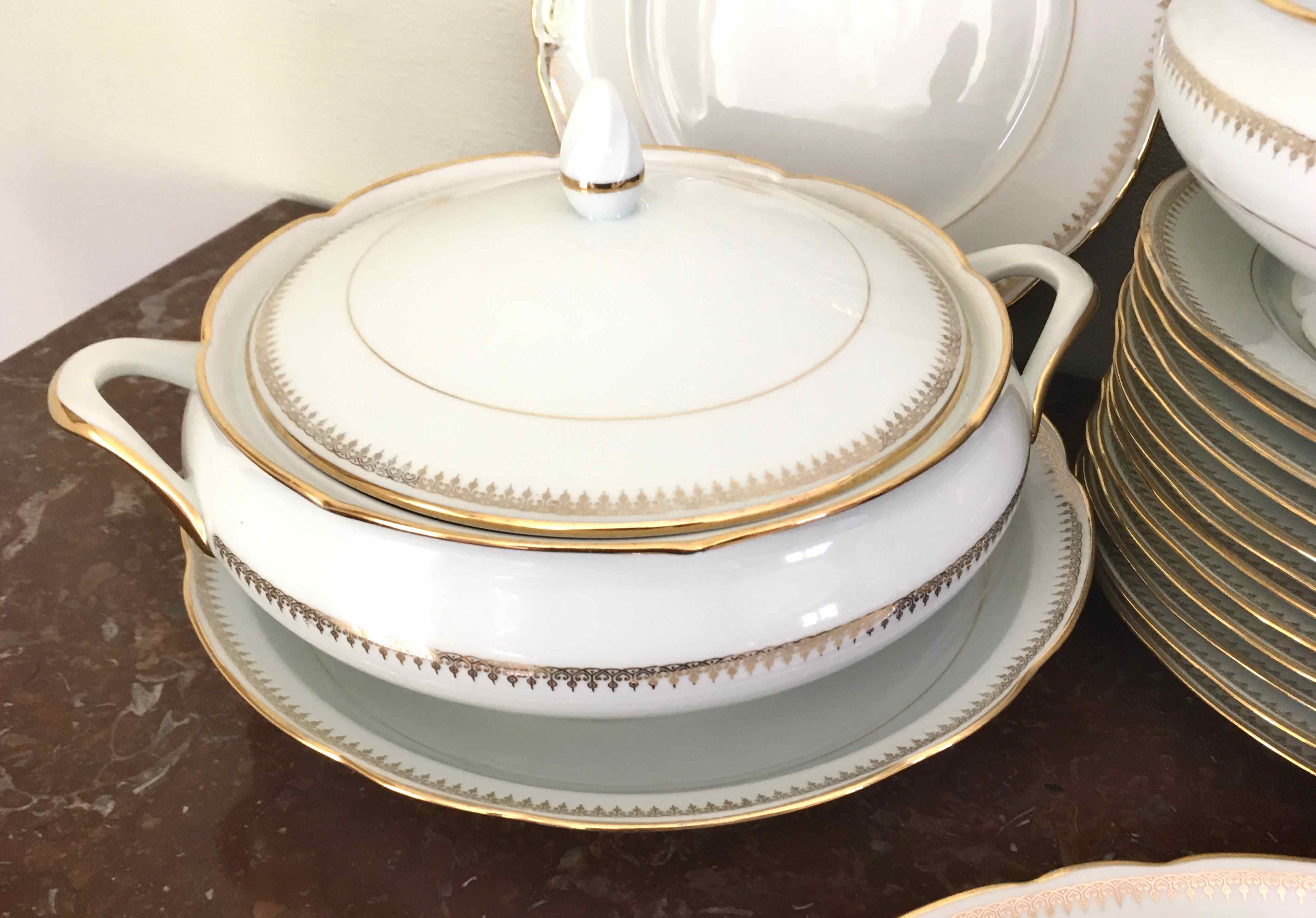 Service plates for 12 people 33 pieces Sologne porcelain